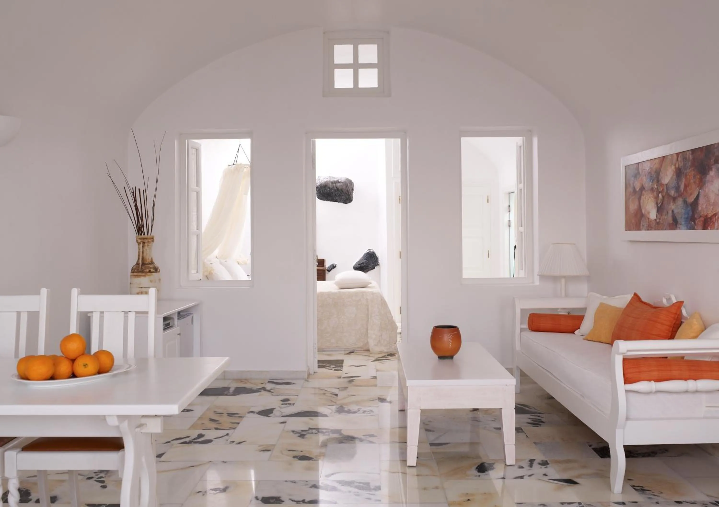 Dining area, Bed in Iliovasilema Suites