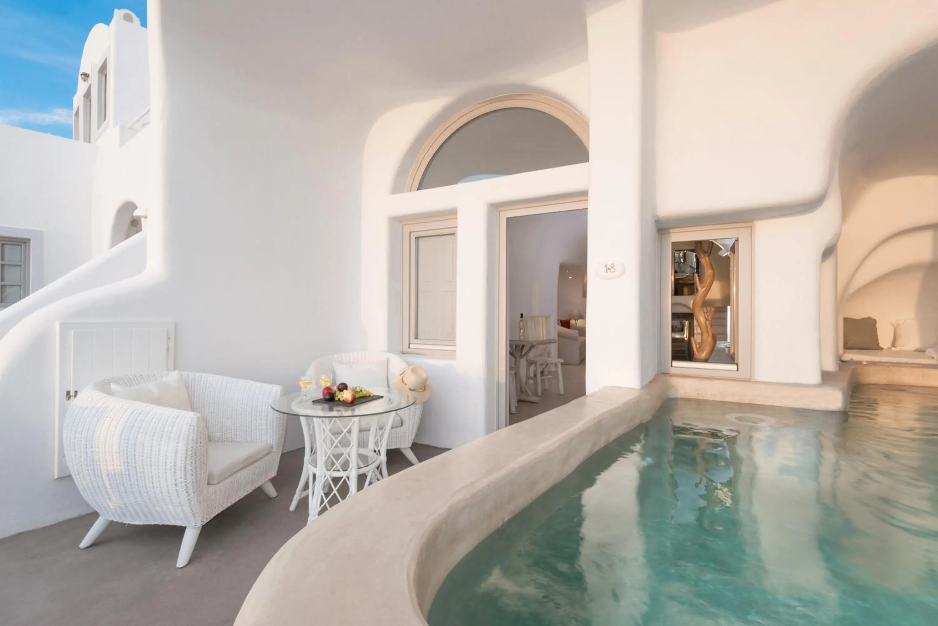 Swimming pool in Iliovasilema Suites