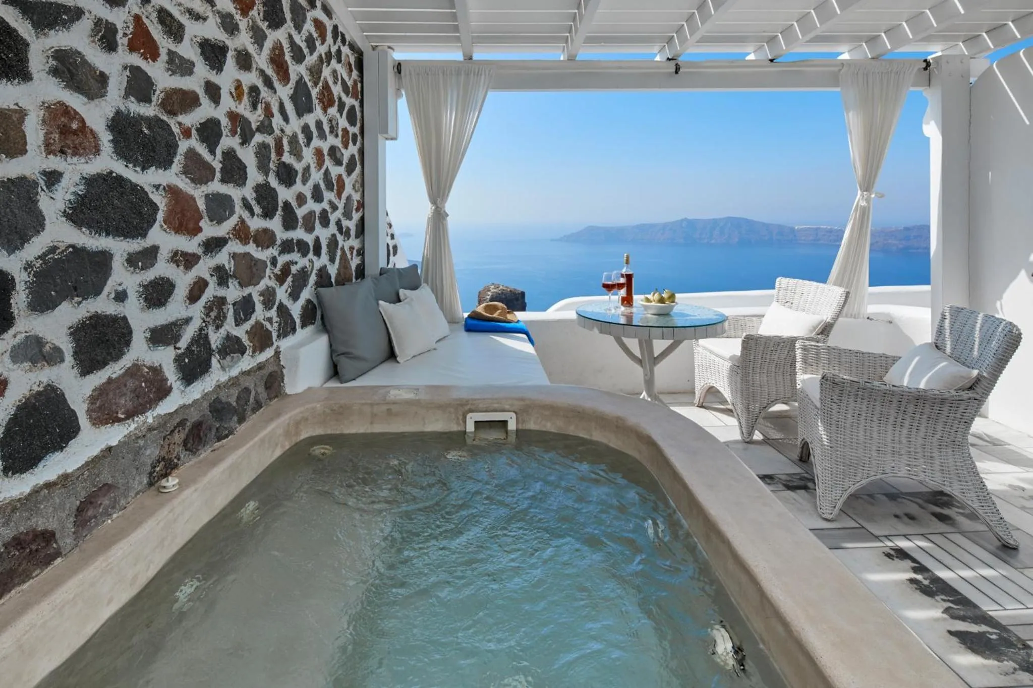 Massage in Iliovasilema Suites