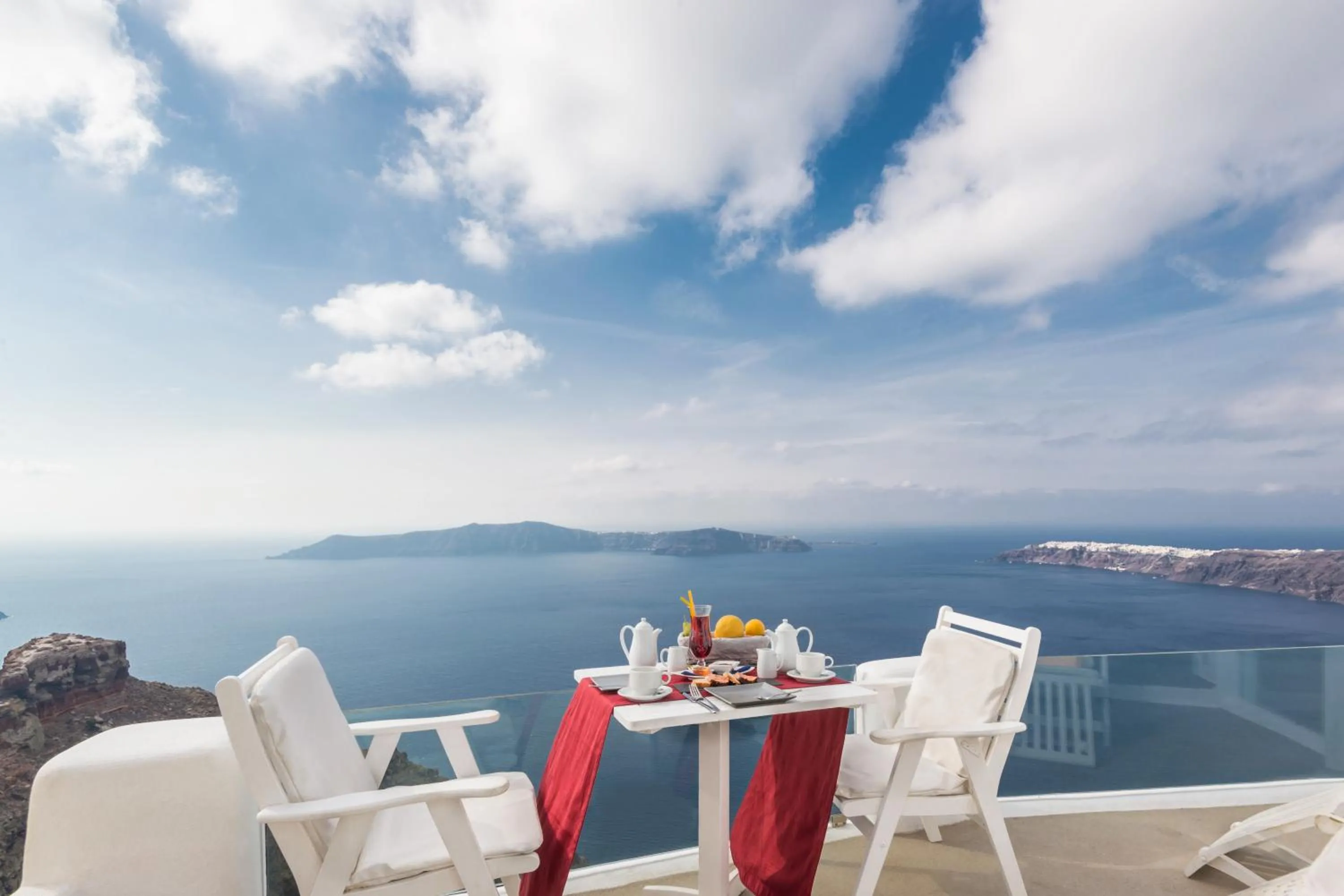 Sea view in Iliovasilema Suites