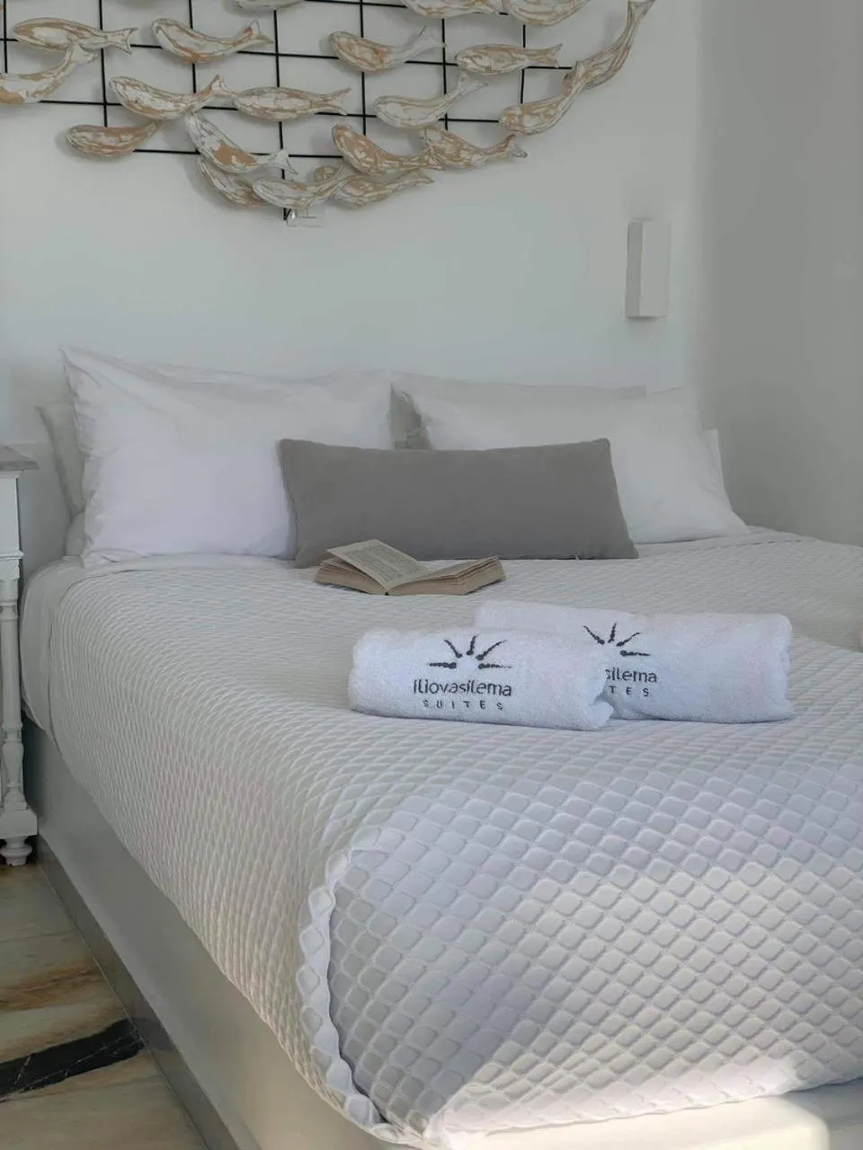 Bed in Iliovasilema Suites