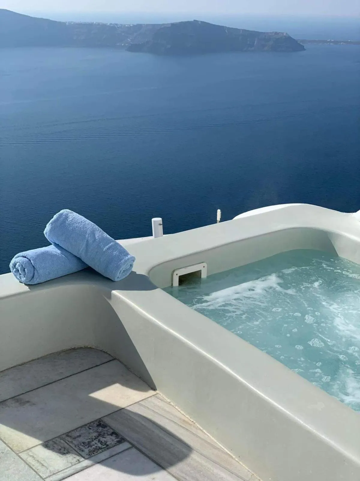 Hot Tub in Iliovasilema Suites