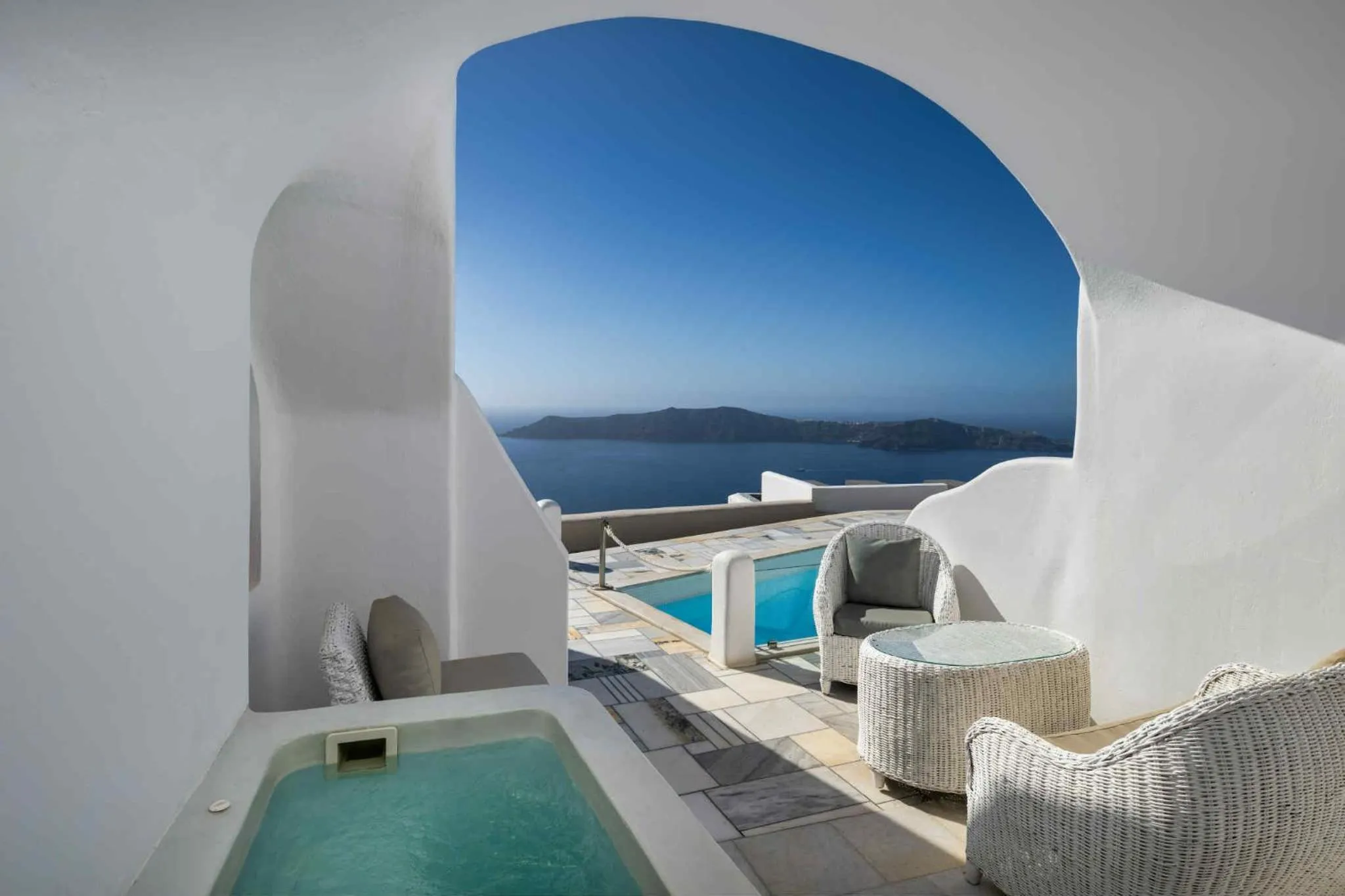 Hot Tub in Iliovasilema Suites