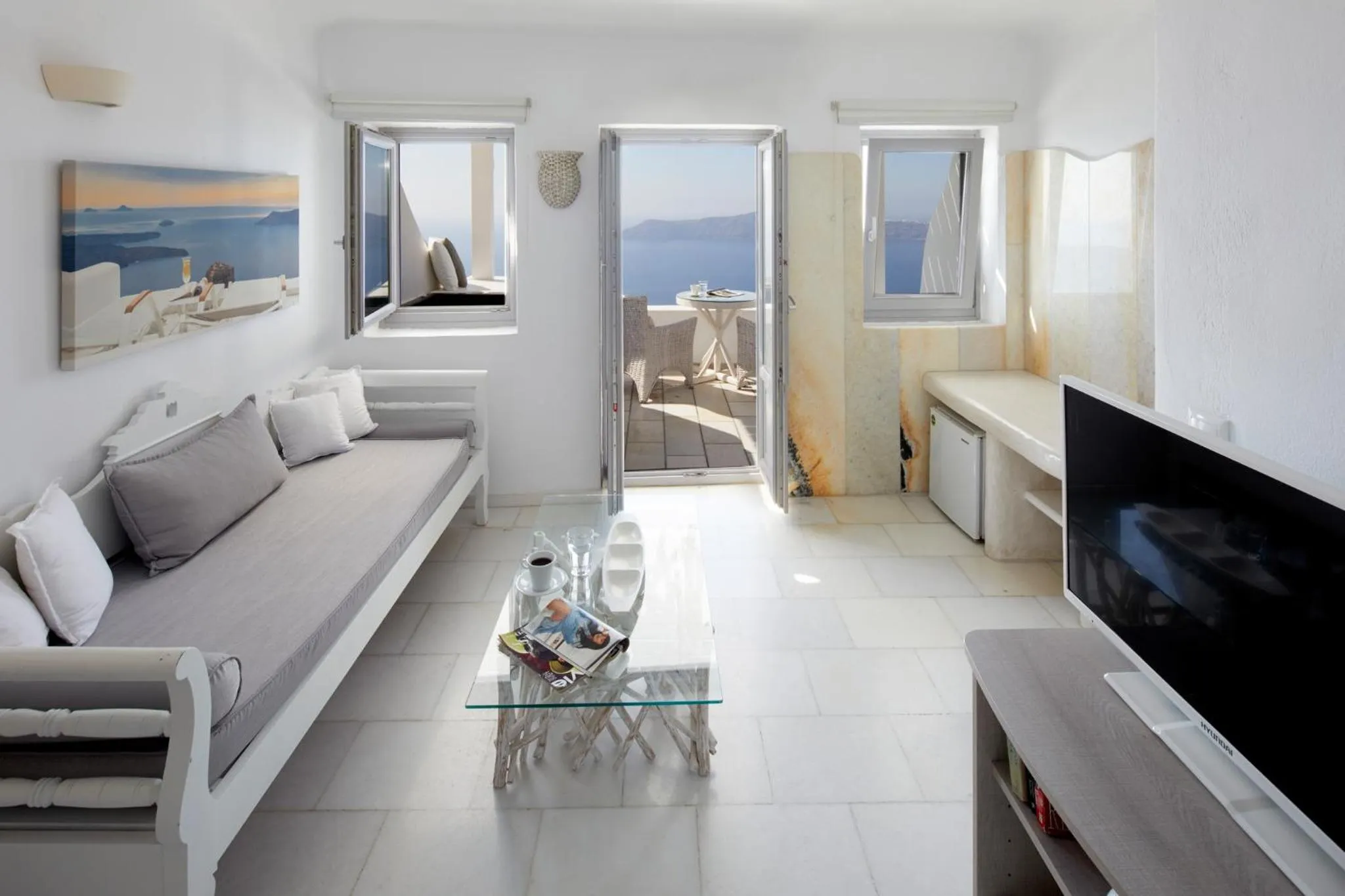 Living room in Iliovasilema Suites