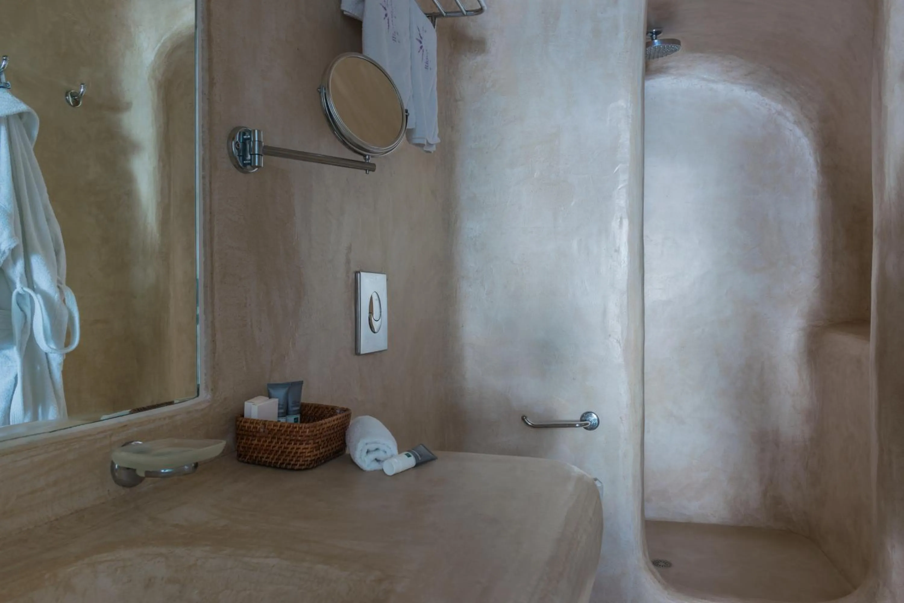 Bathroom in Iliovasilema Suites