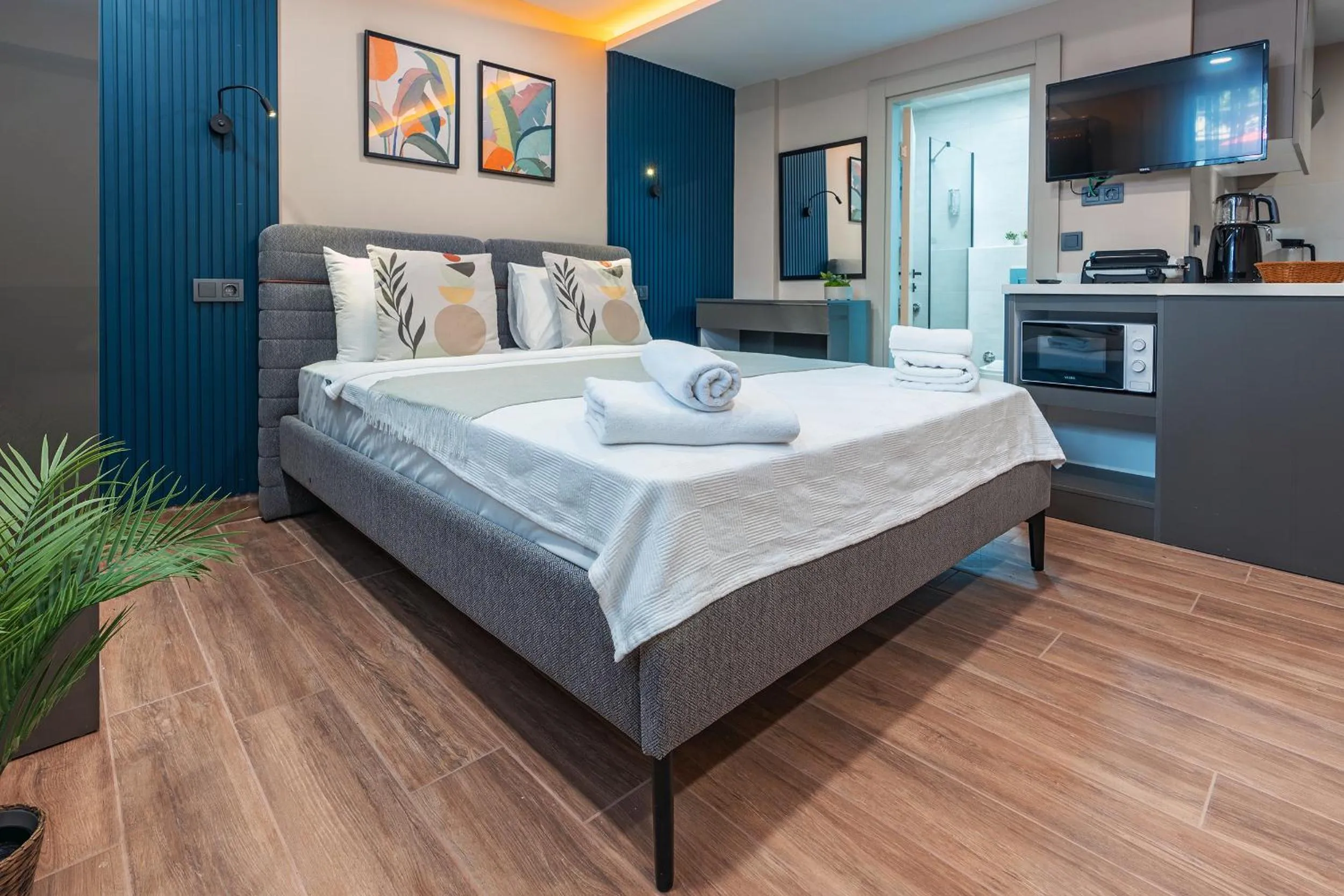 Photo of the whole room, Bed in Doqu Suites Hotel