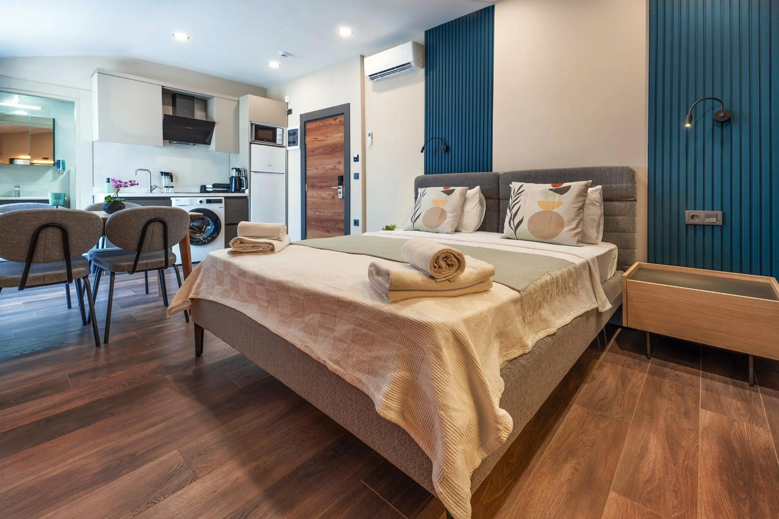 Photo of the whole room, Bed in Doqu Suites Hotel