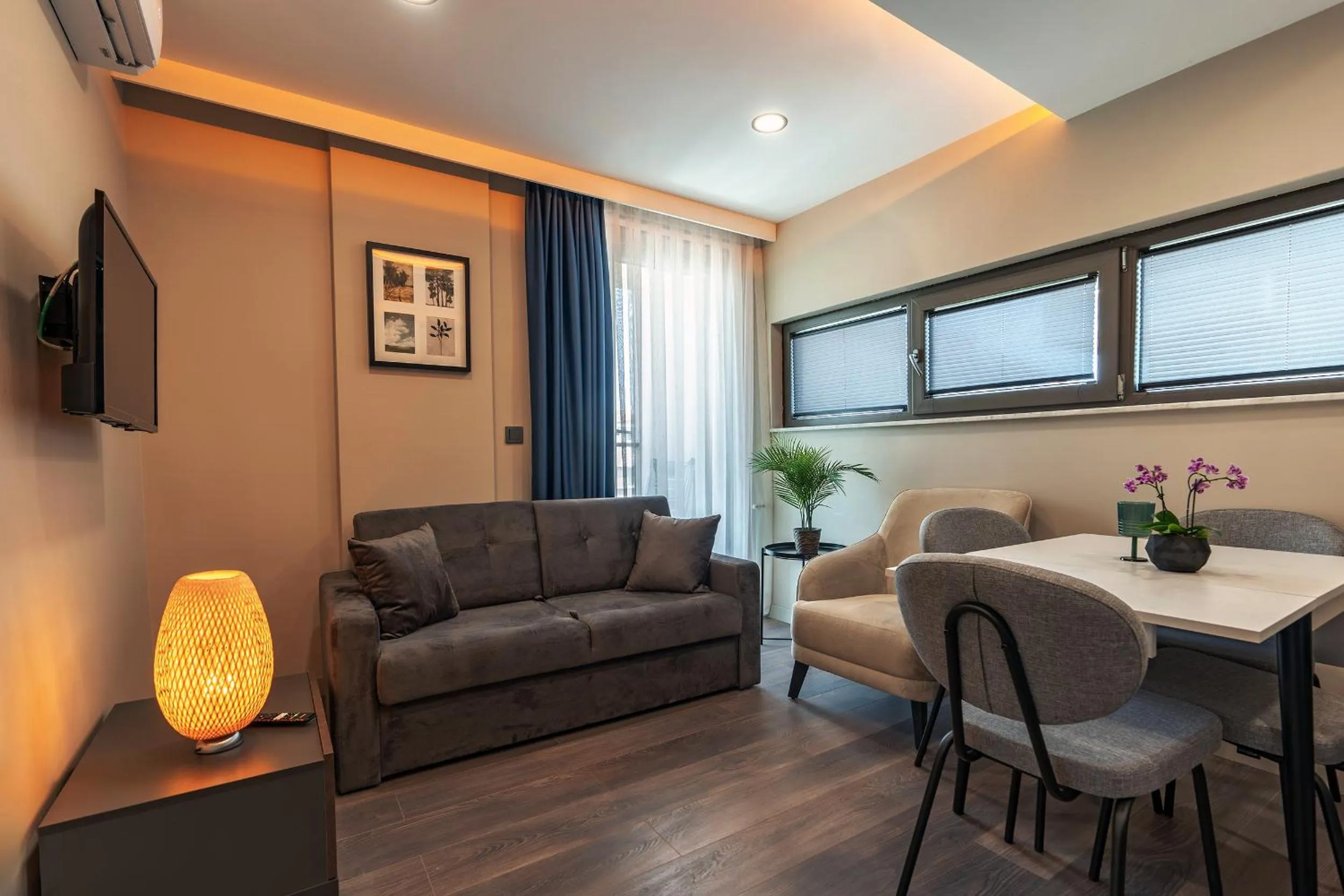 Photo of the whole room in Doqu Suites Hotel