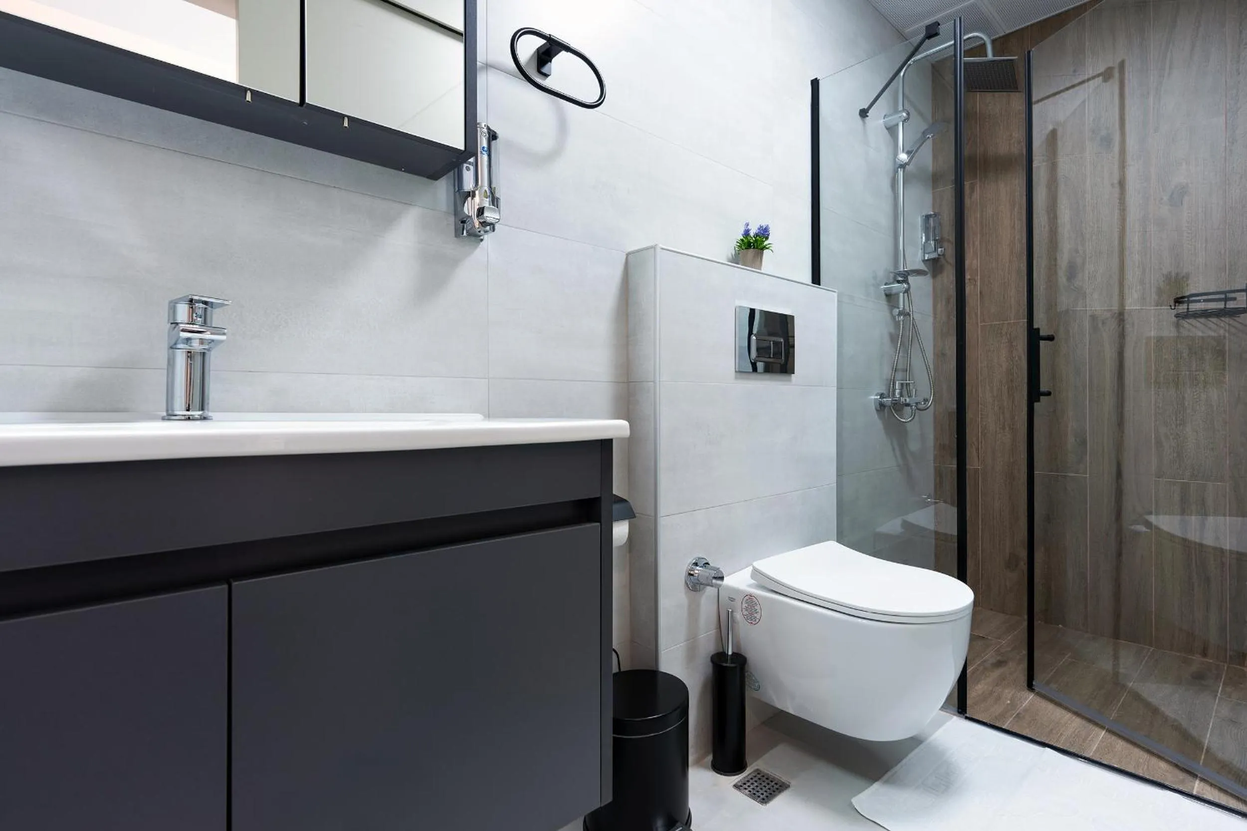 Bathroom in Doqu Suites Hotel