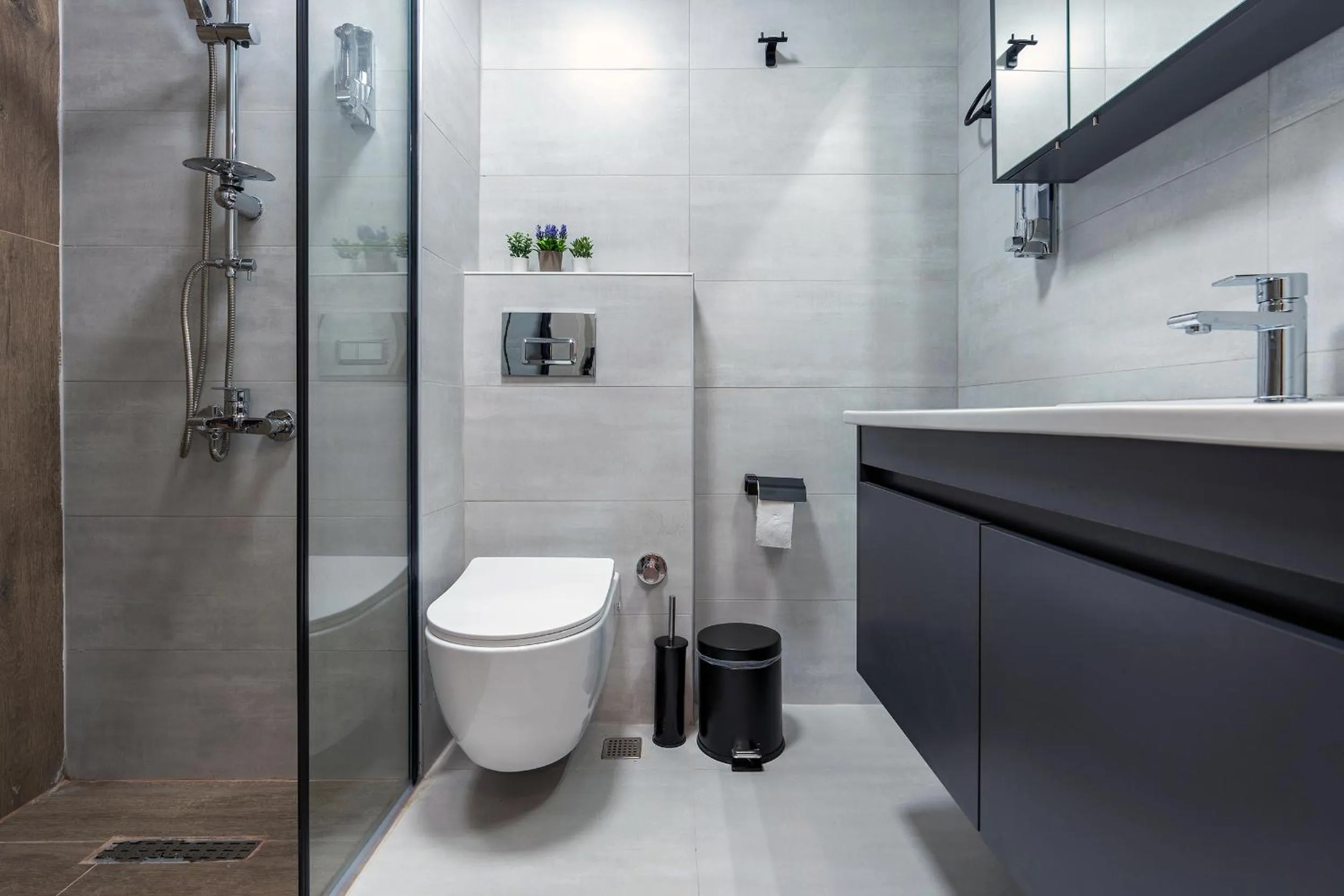 Bathroom in Doqu Suites Hotel