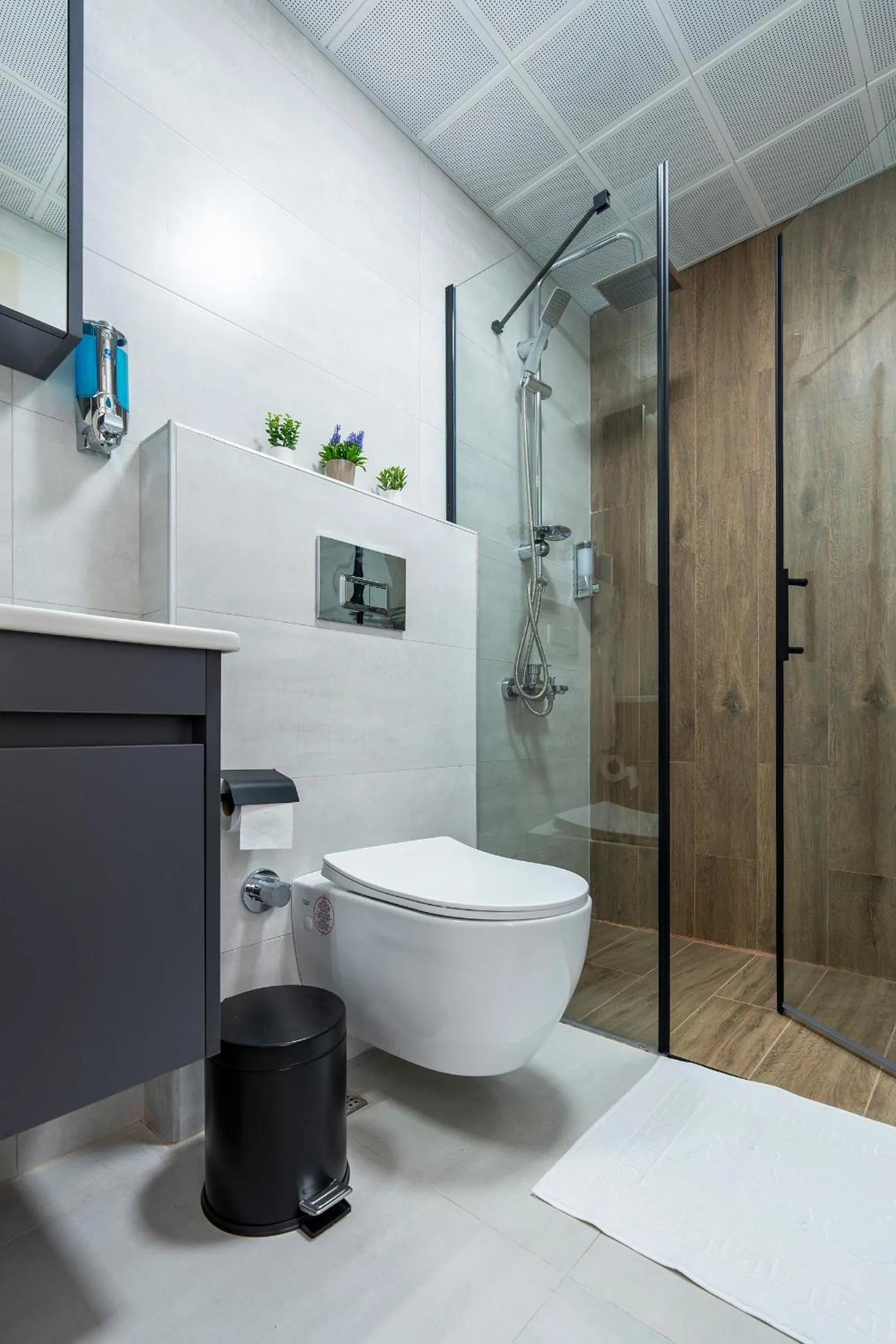 Bathroom in Doqu Suites Hotel