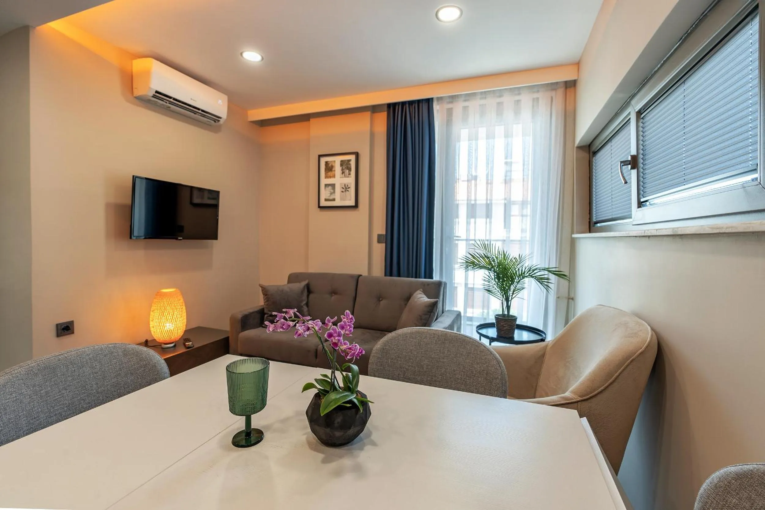 Photo of the whole room in Doqu Suites Hotel