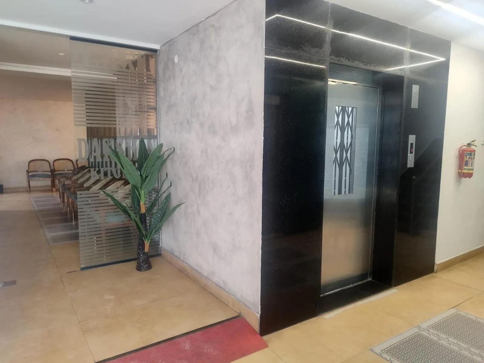 elevator in Hotel La Premier