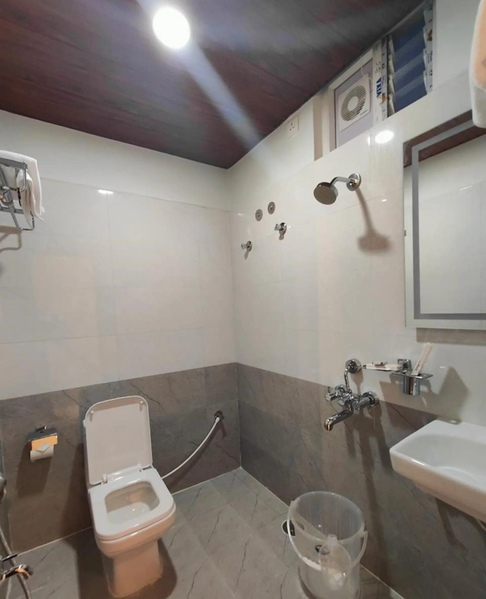 Bathroom in Hotel La Premier