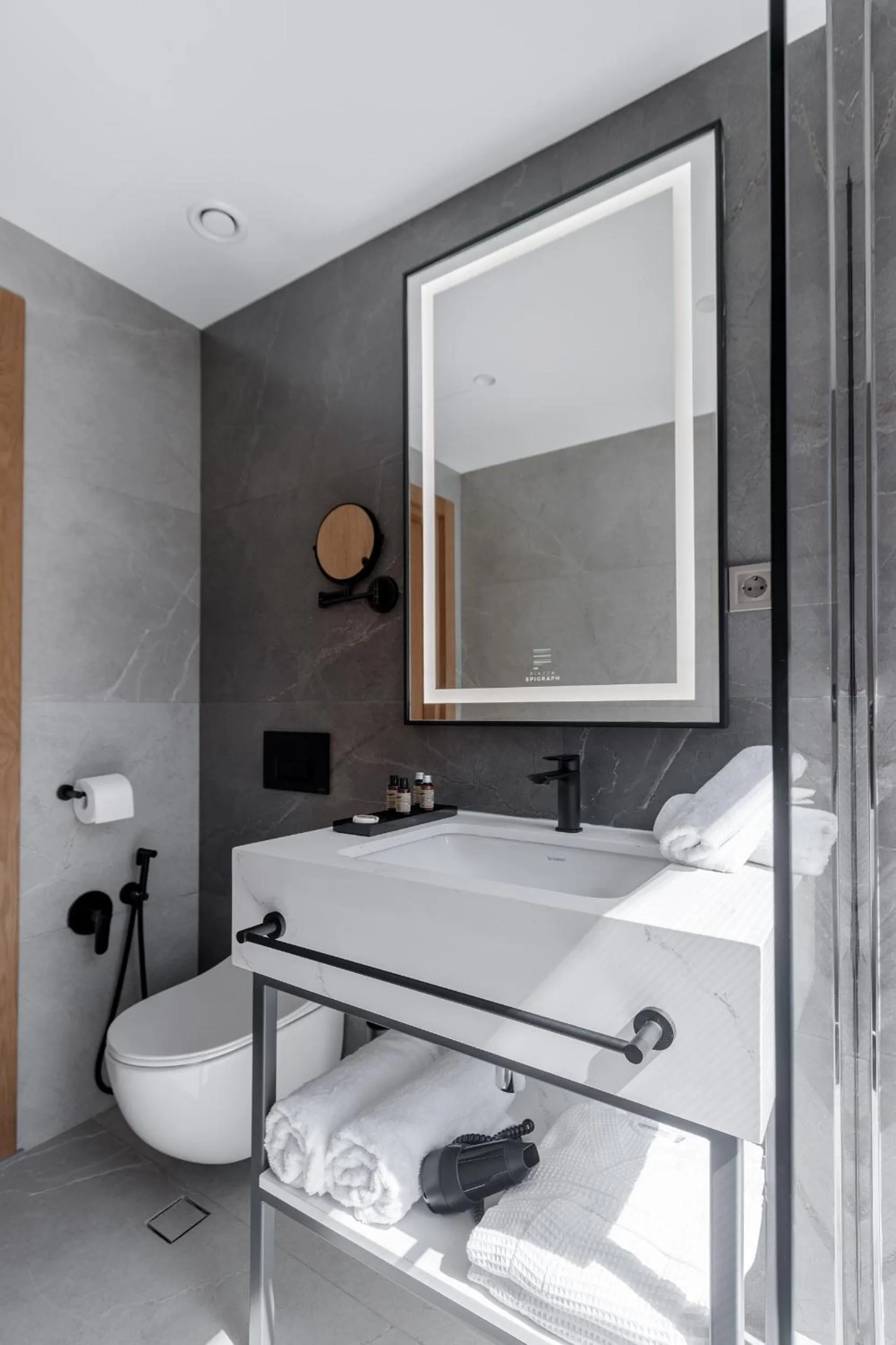 Bathroom, Bed in Piazza Epigraph