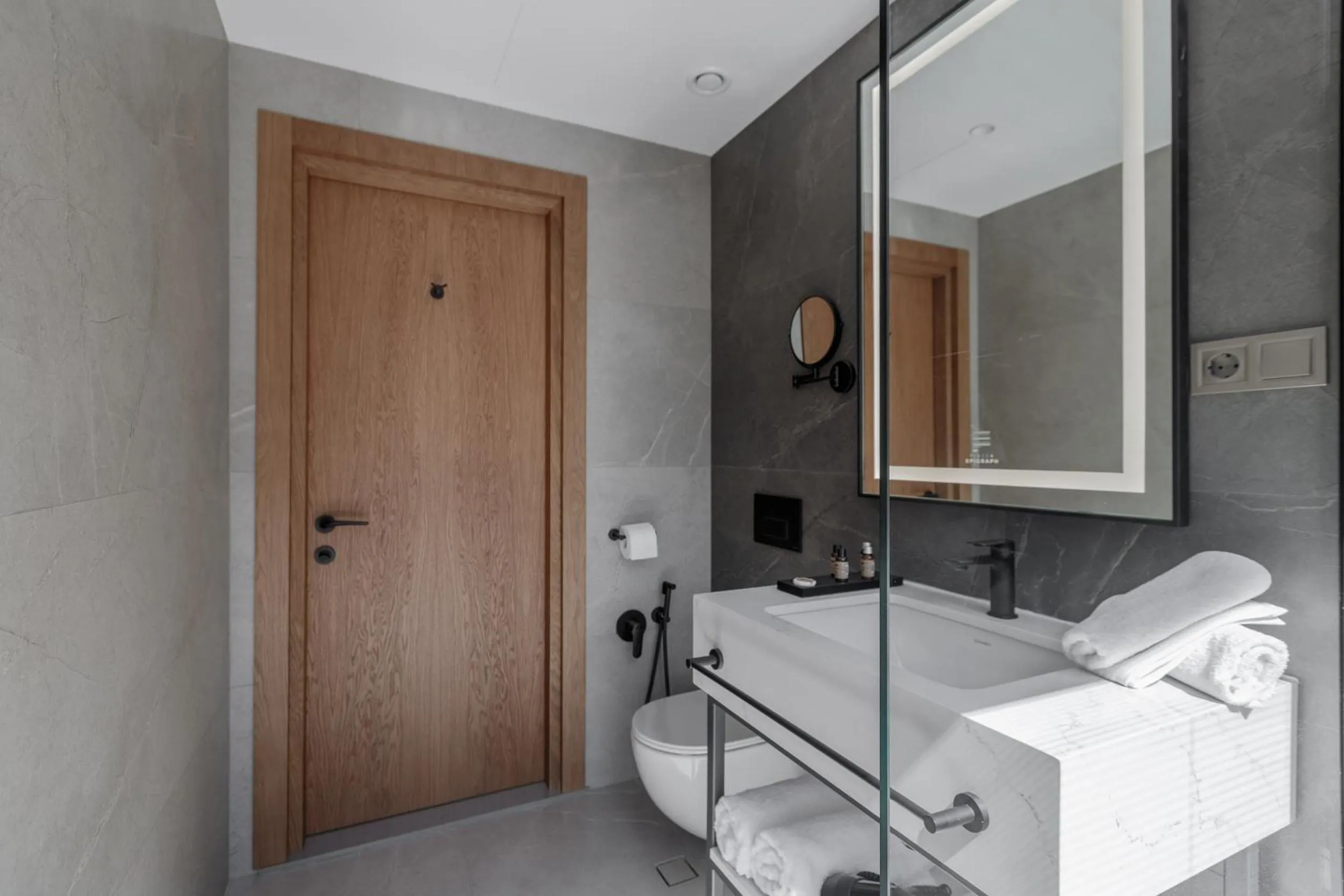 Bathroom, Bed in Piazza Epigraph