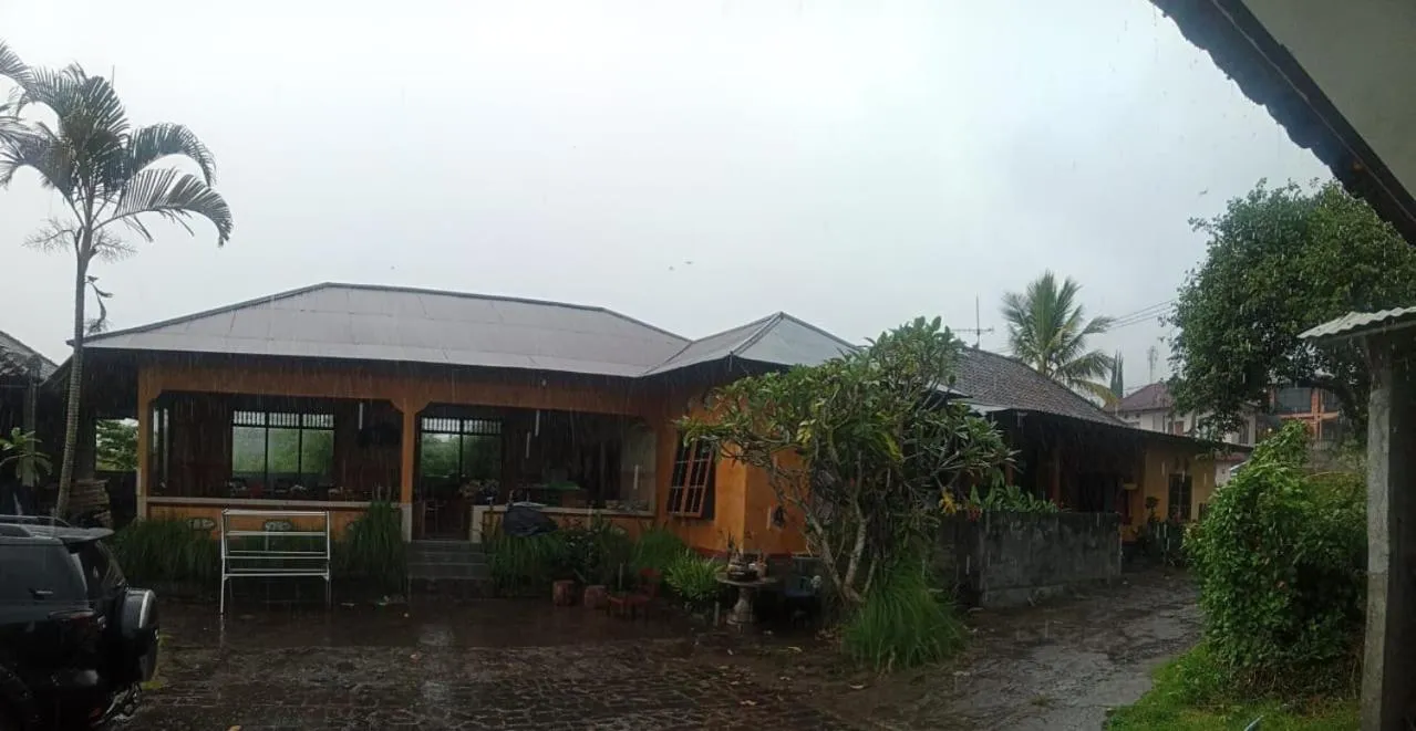 Restaurant/places to eat in Volcano 3 hotel