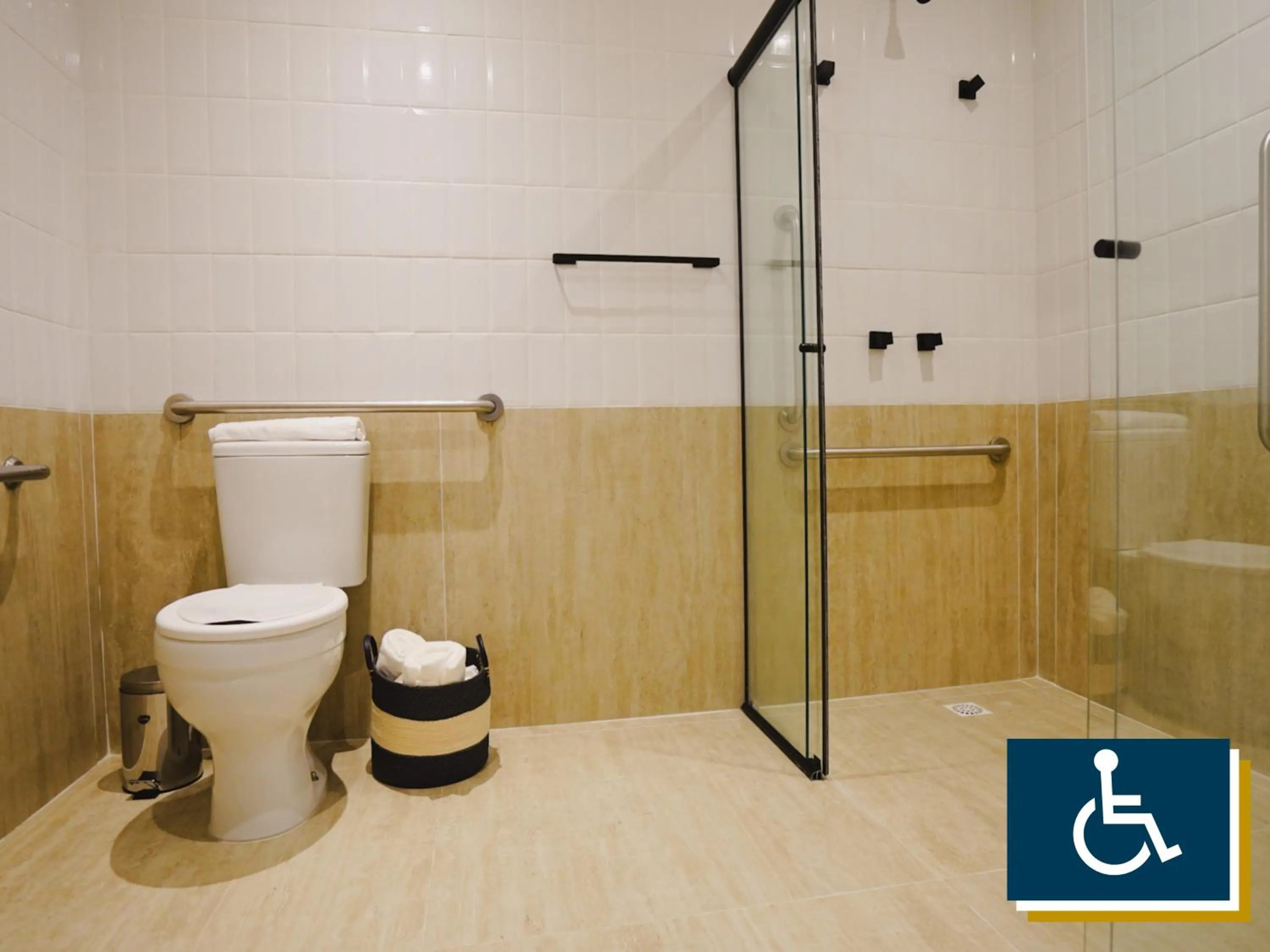 Bathroom in Apê Av Paulista Haddock Lobo