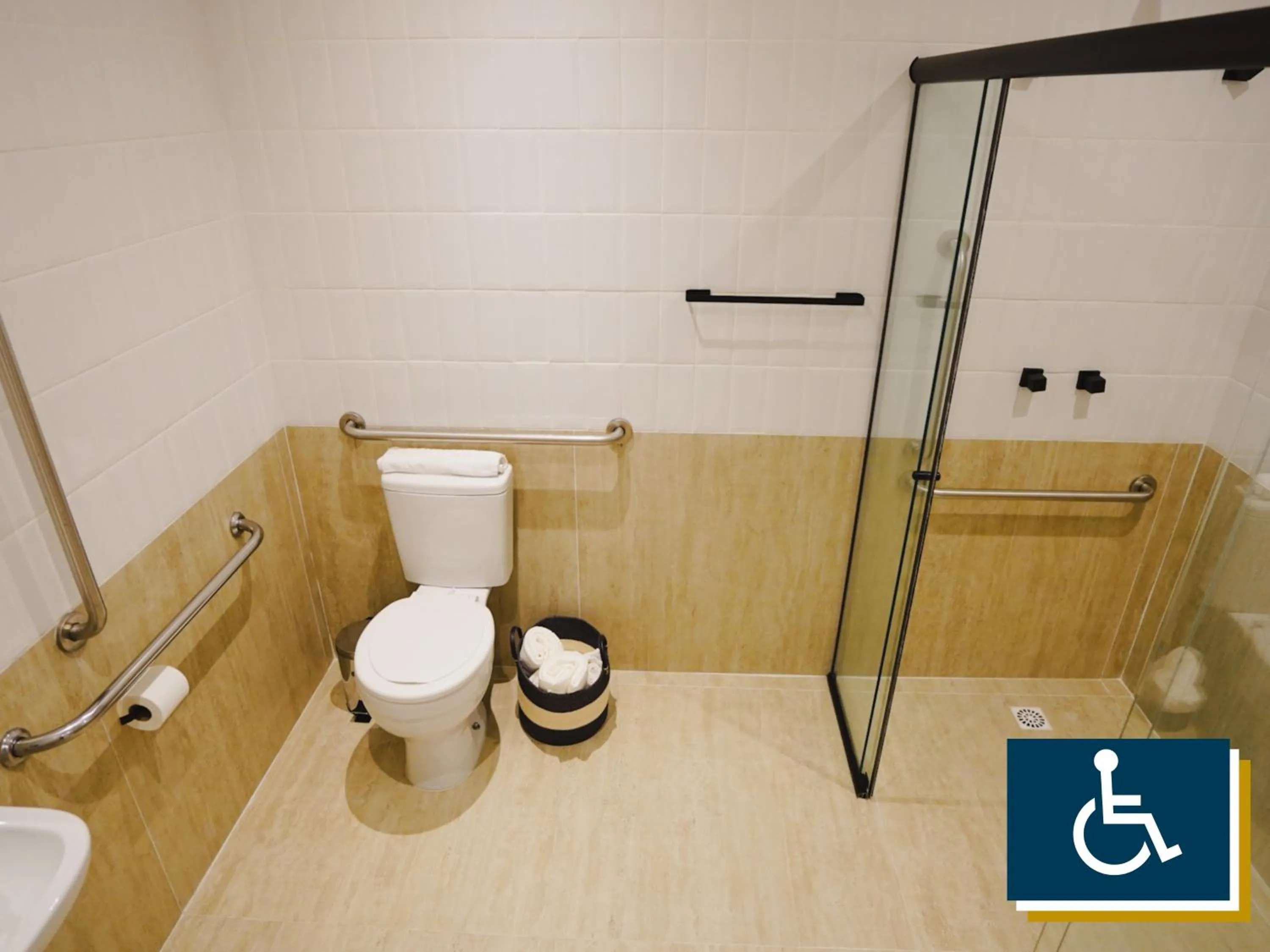 Bathroom in Apê Av Paulista Haddock Lobo