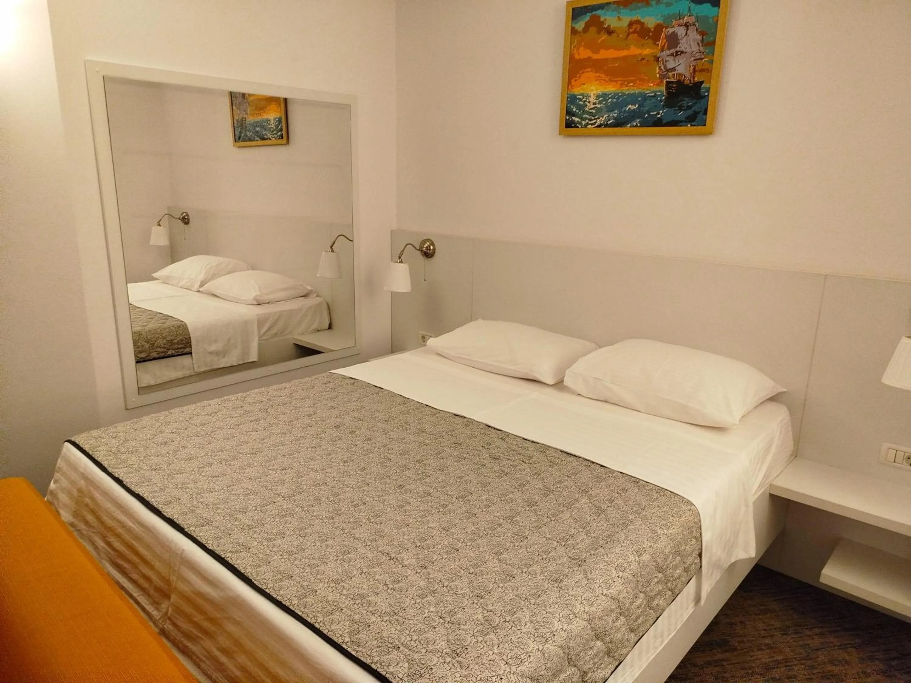 Bed in Hotel Comat Deva