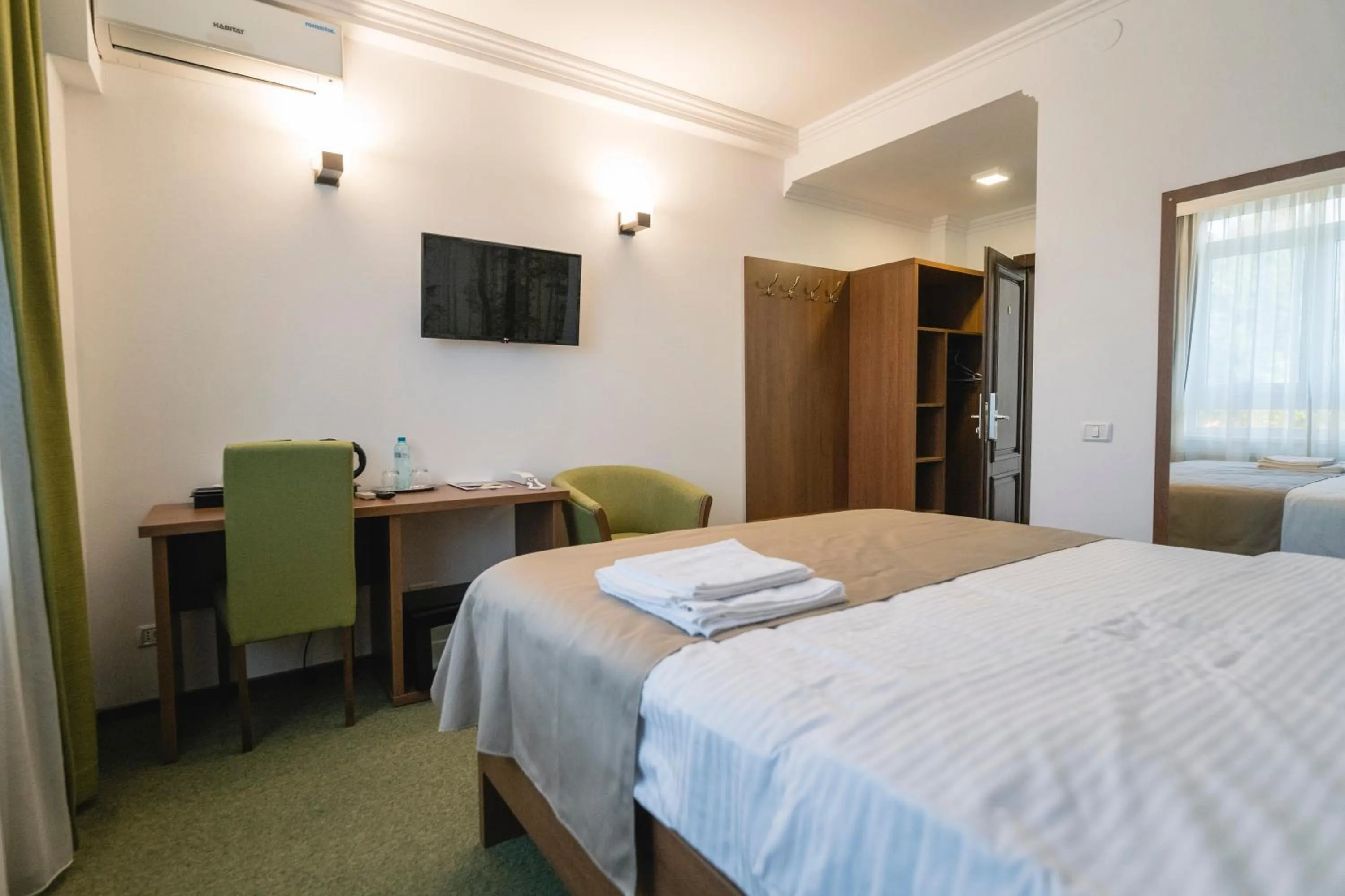 Bed in Hotel Comat Deva