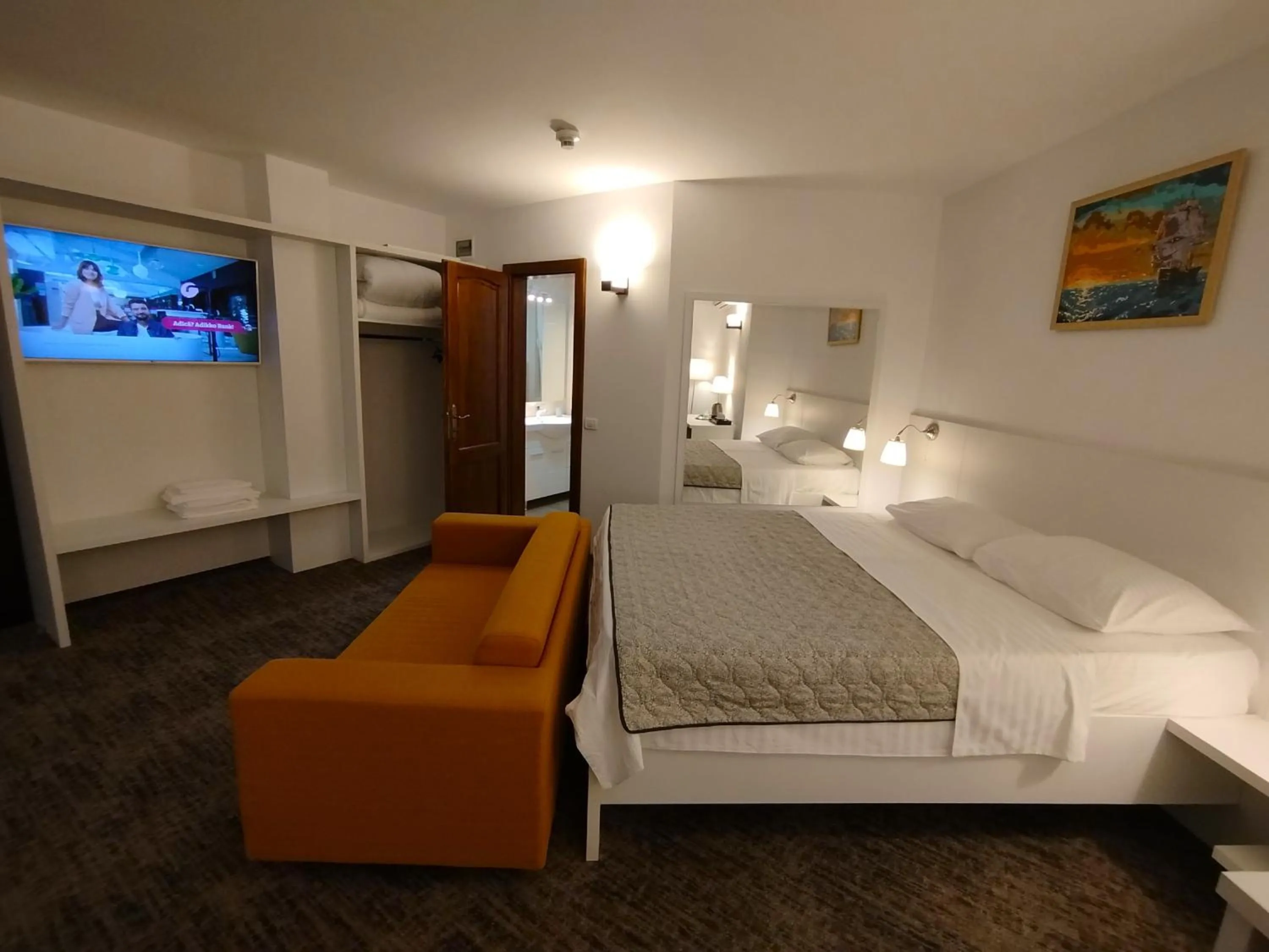 Bed in Hotel Comat Deva