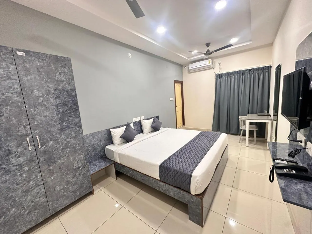 Bedroom, Bed in Hotel Aerotel Airport Zone,Shamshabad