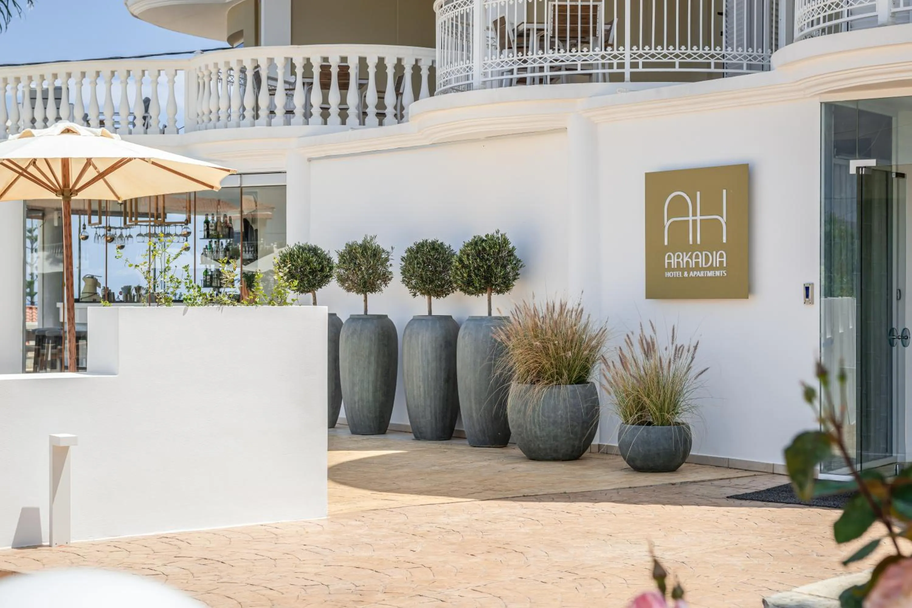 Logo/Certificate/Sign in Arkadia Hotel