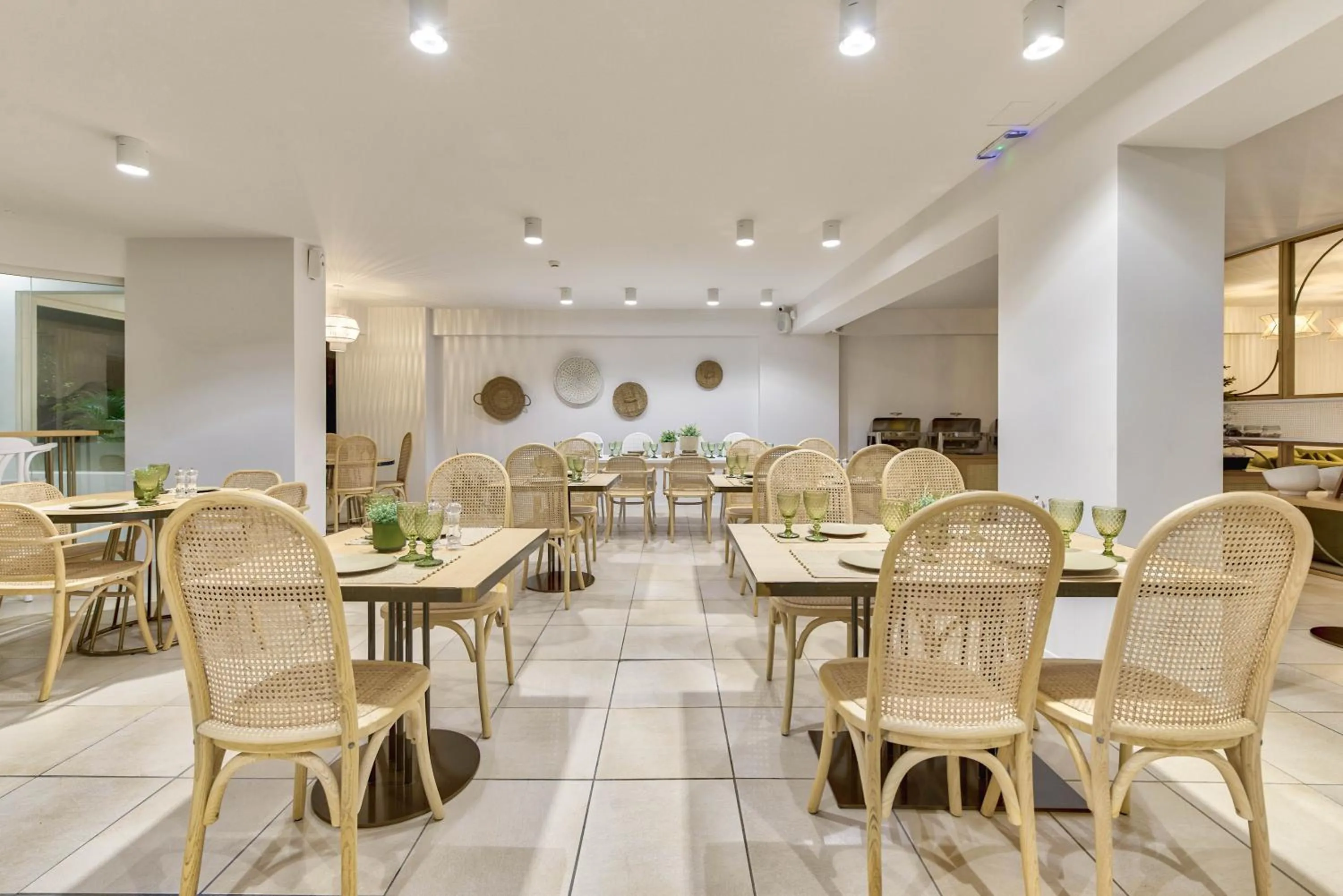 Restaurant/places to eat in Arkadia Hotel