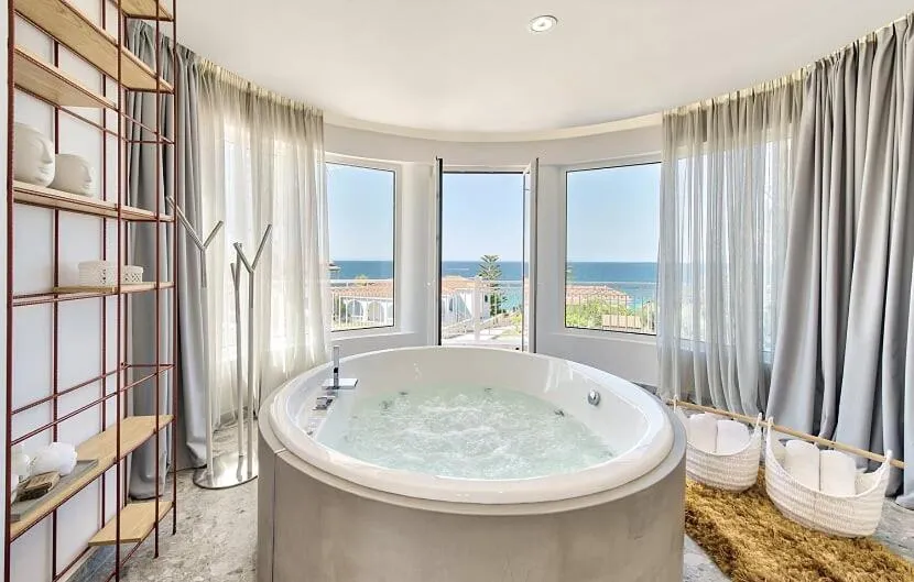 Hot Tub in Arkadia Hotel