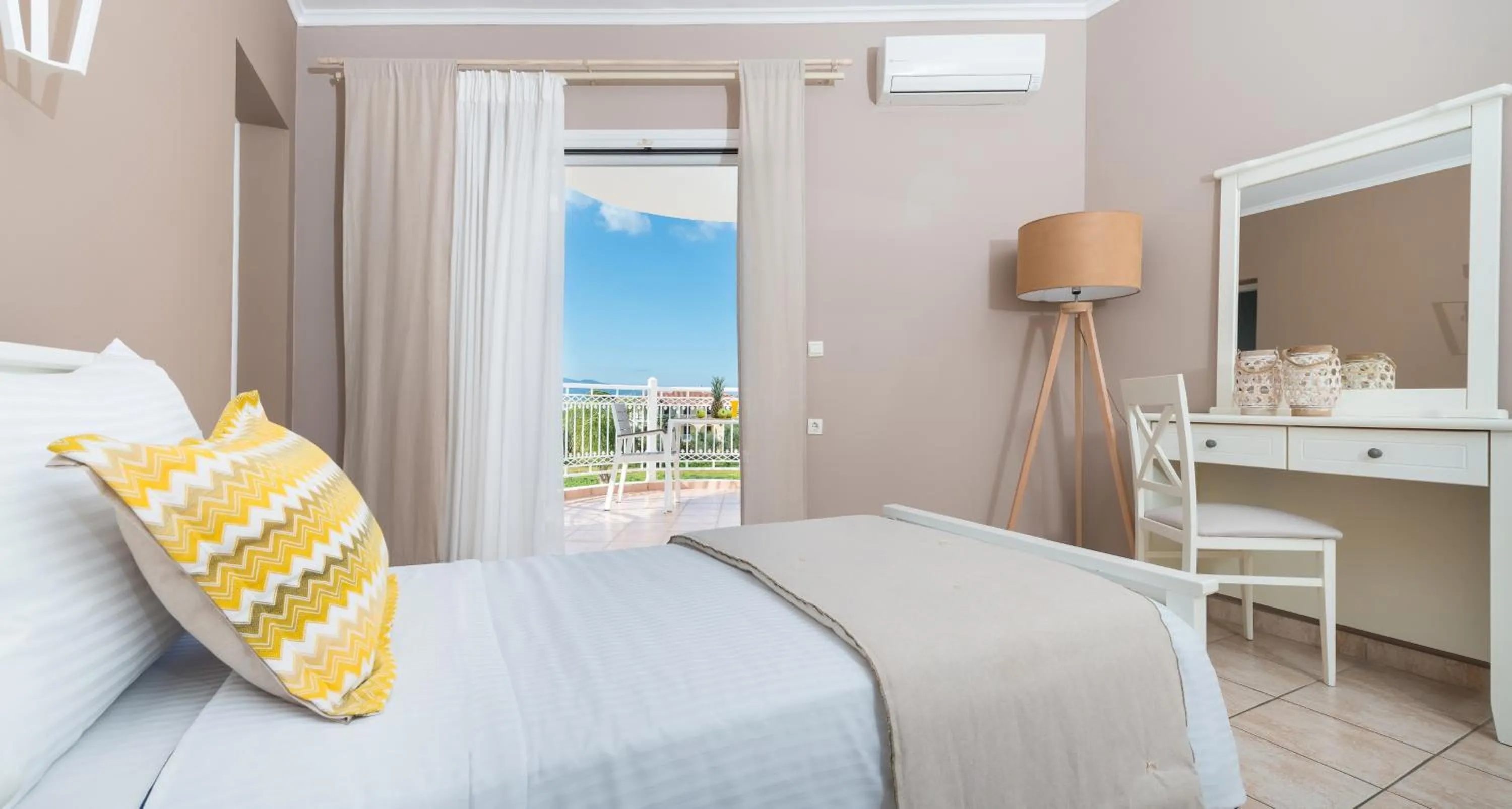 Bed in Arkadia Hotel