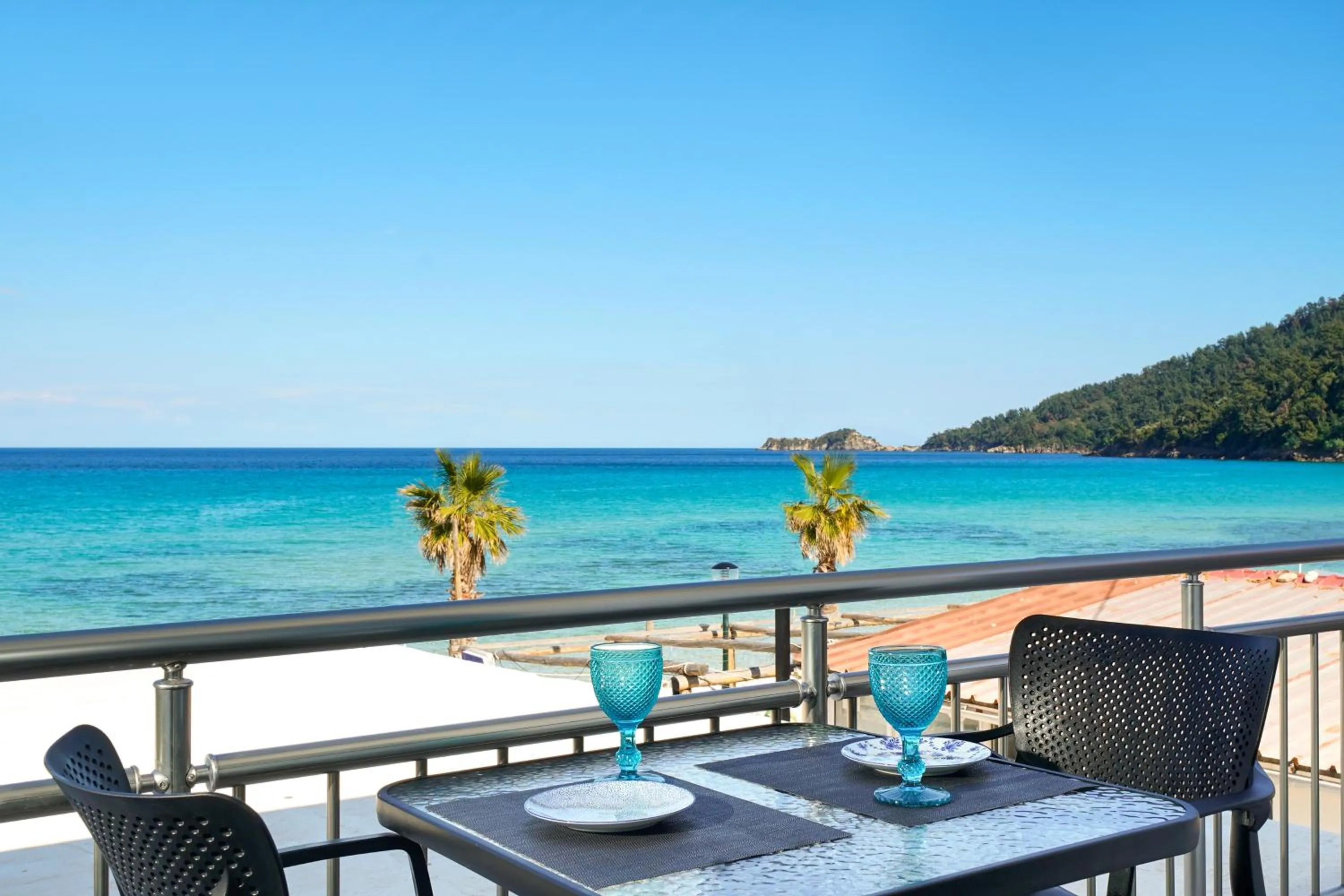Day in Emerial Deluxe Seaside Rooms
