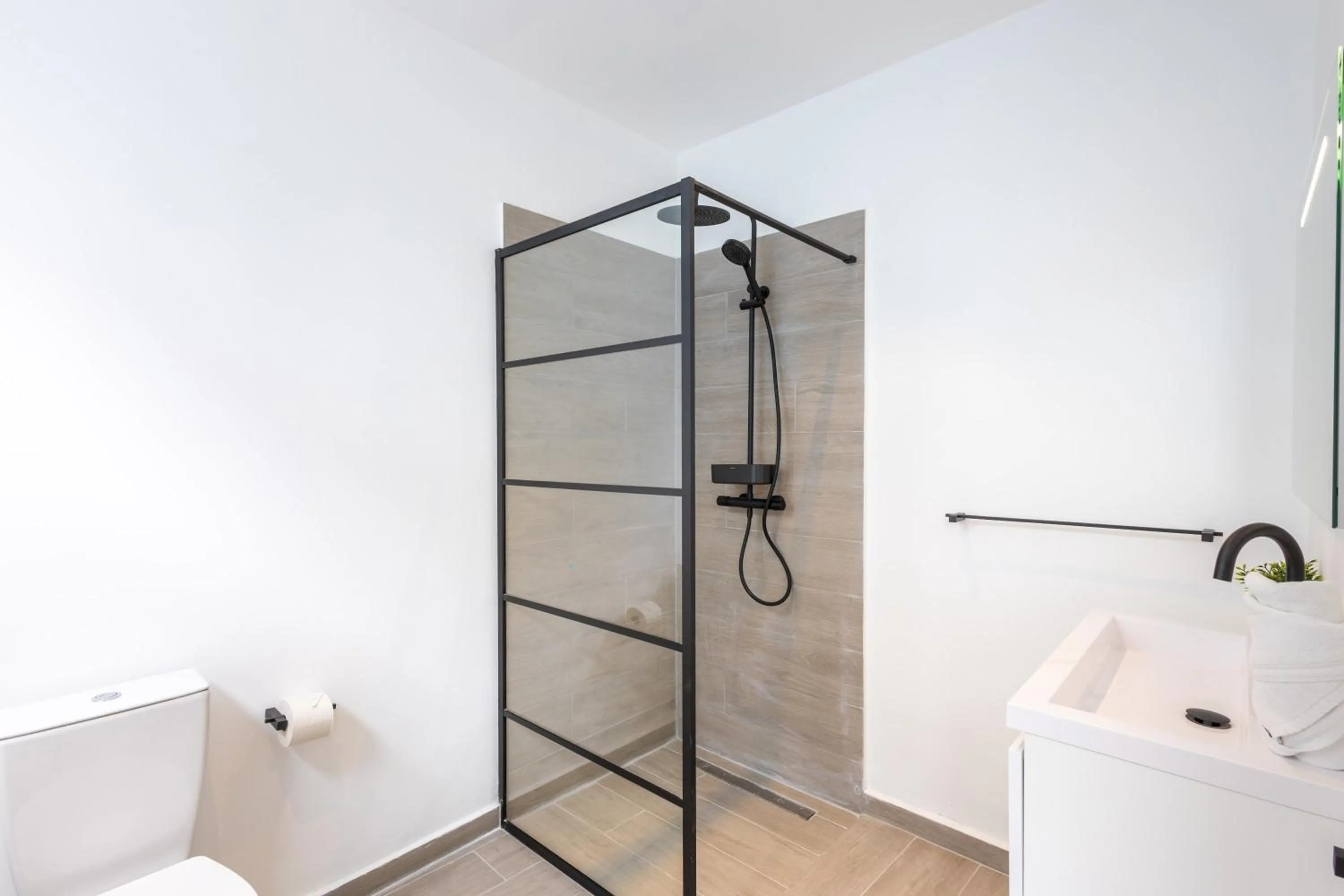 Shower in Willemstad Historic City Suites