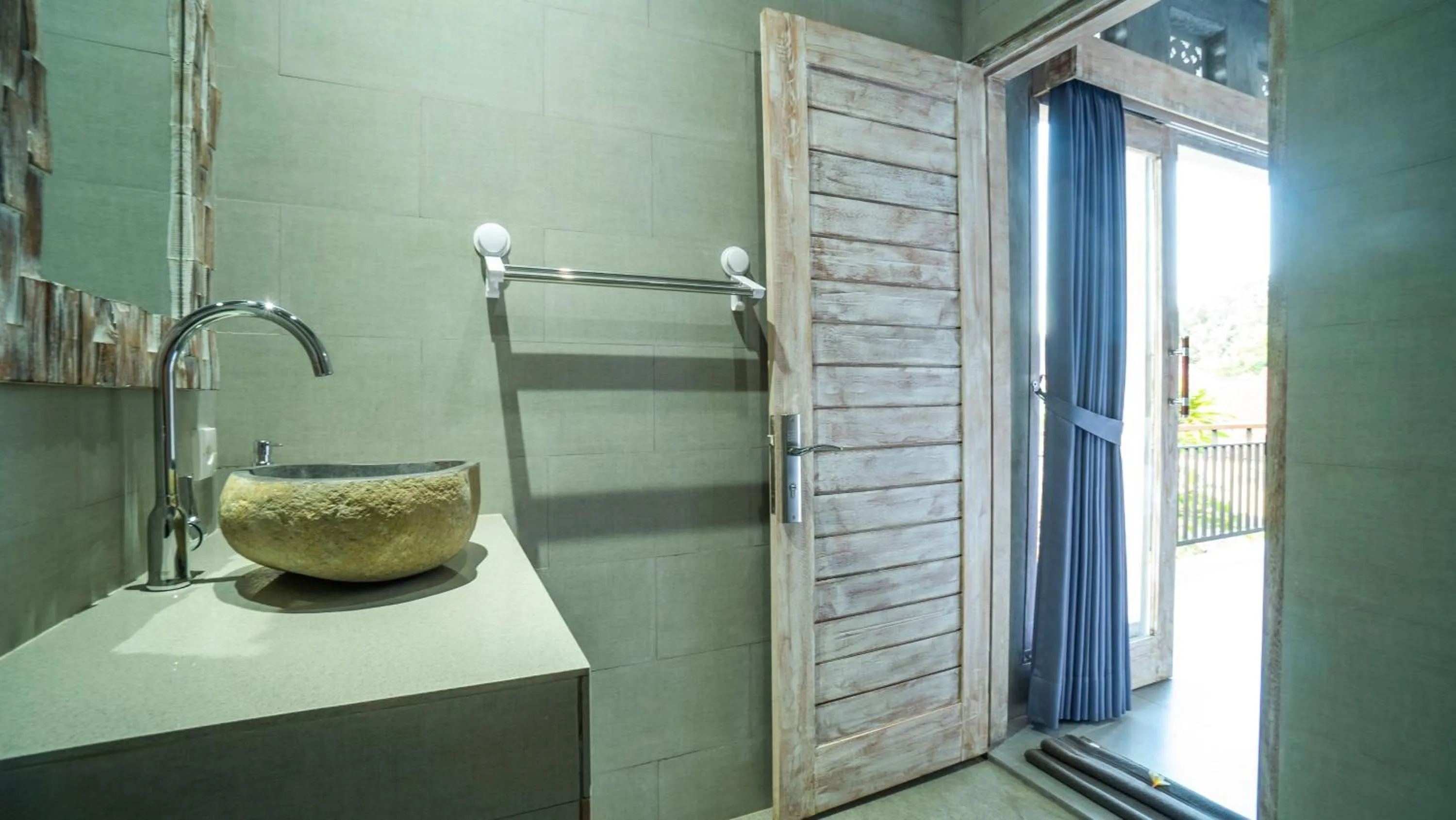 Shower in Skyline House Ubud View by EPS