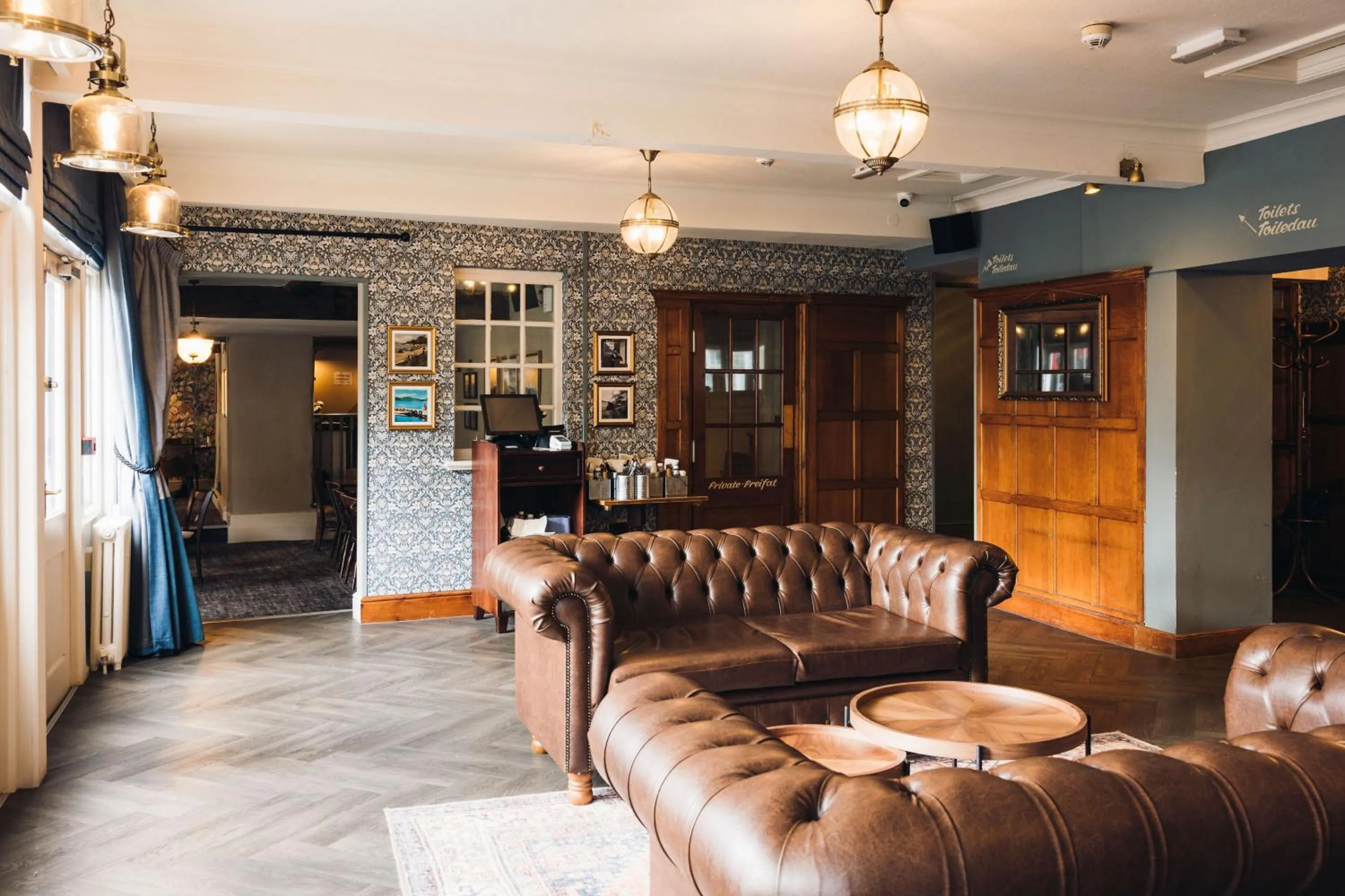 Lounge or bar in White Lion Royal Hotel