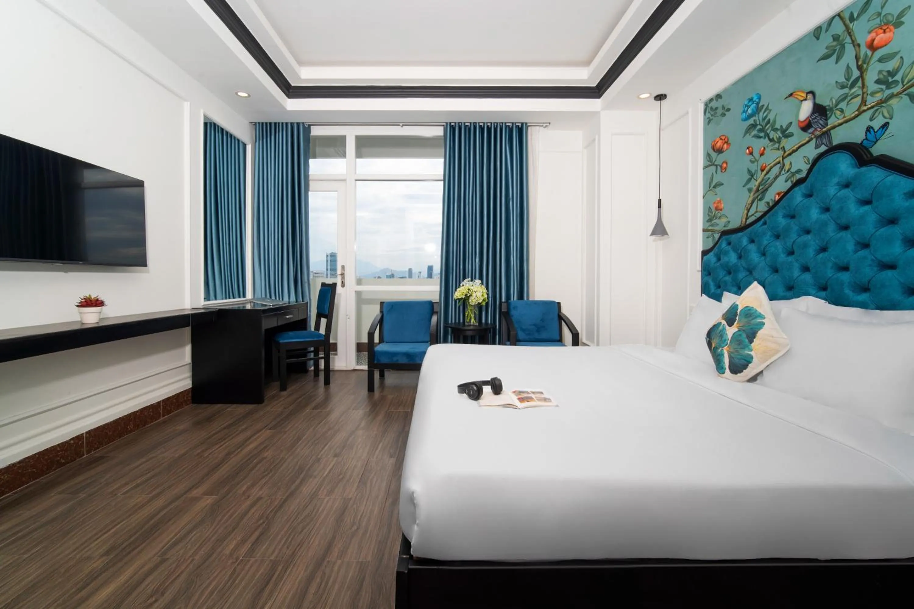 Communal lounge/ TV room, Bed in Elites Hotel