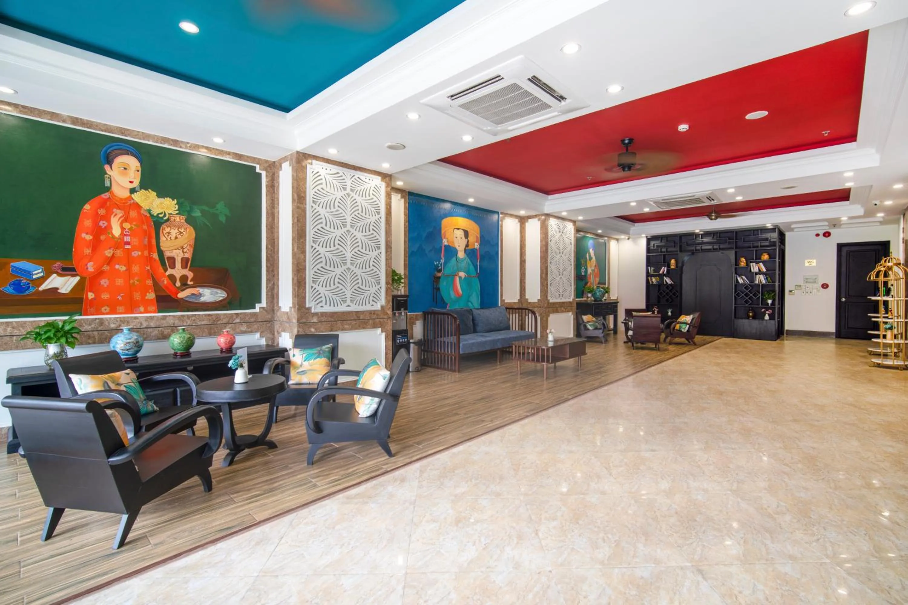 Communal lounge/ TV room in Elites Hotel