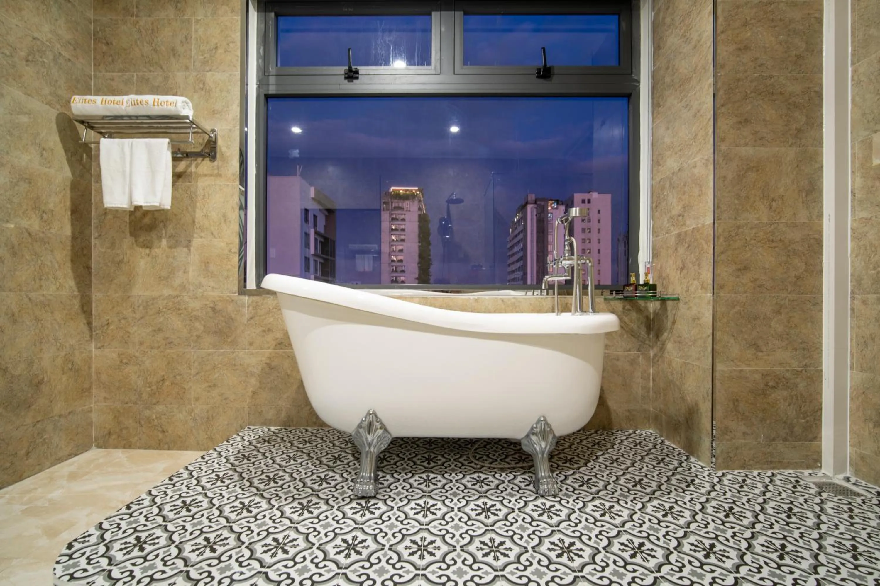 Shower in Elites Hotel