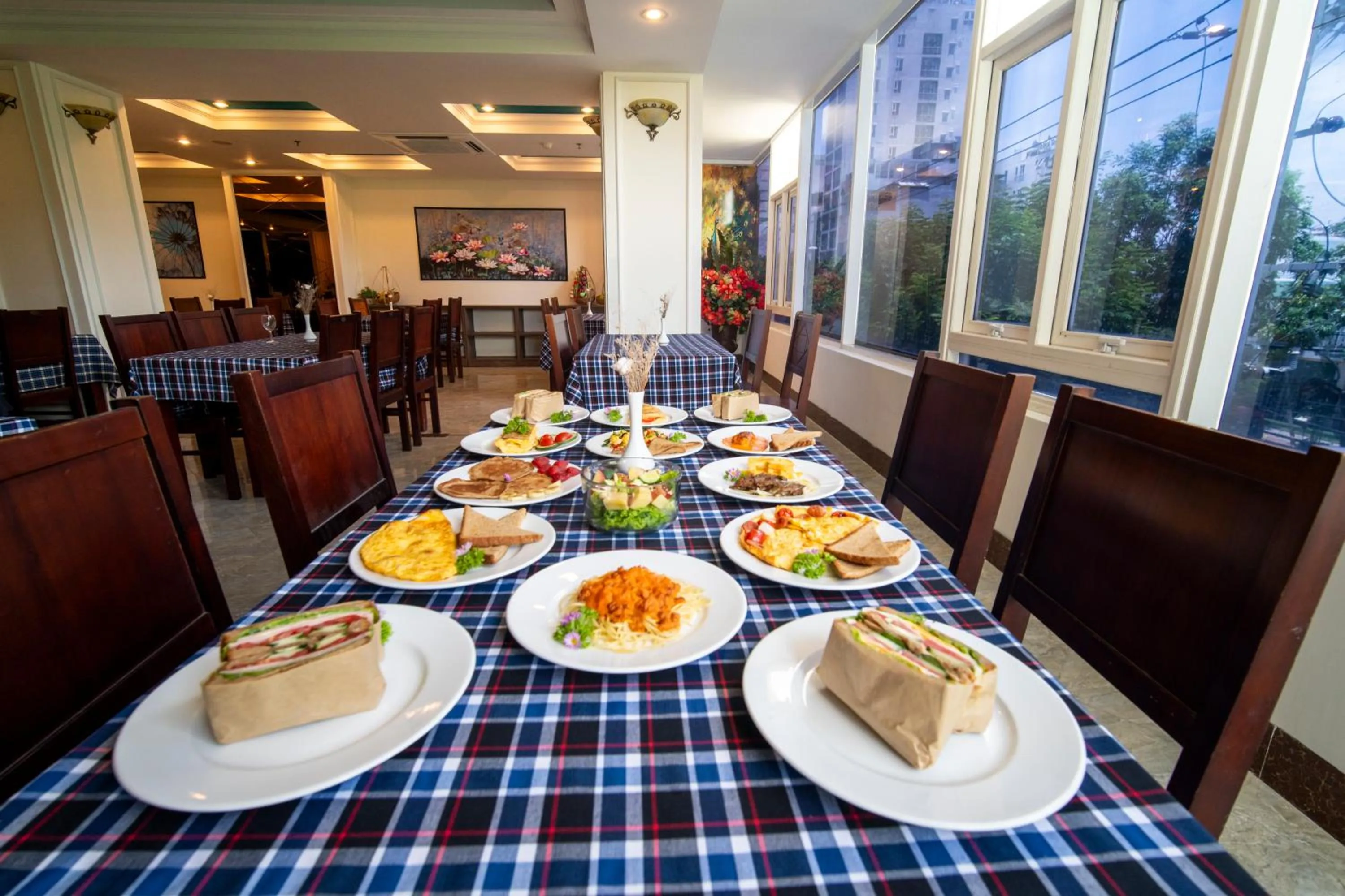 Restaurant/places to eat in Elites Hotel