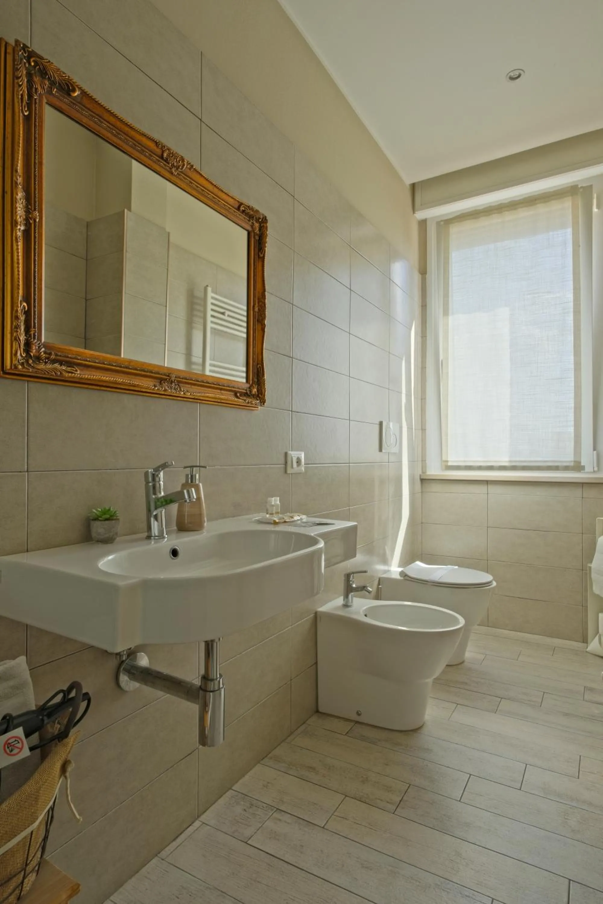 Alla Scaletta - Stanze con Bagno Privato e WiFi a Pochi Passi dal Duomo