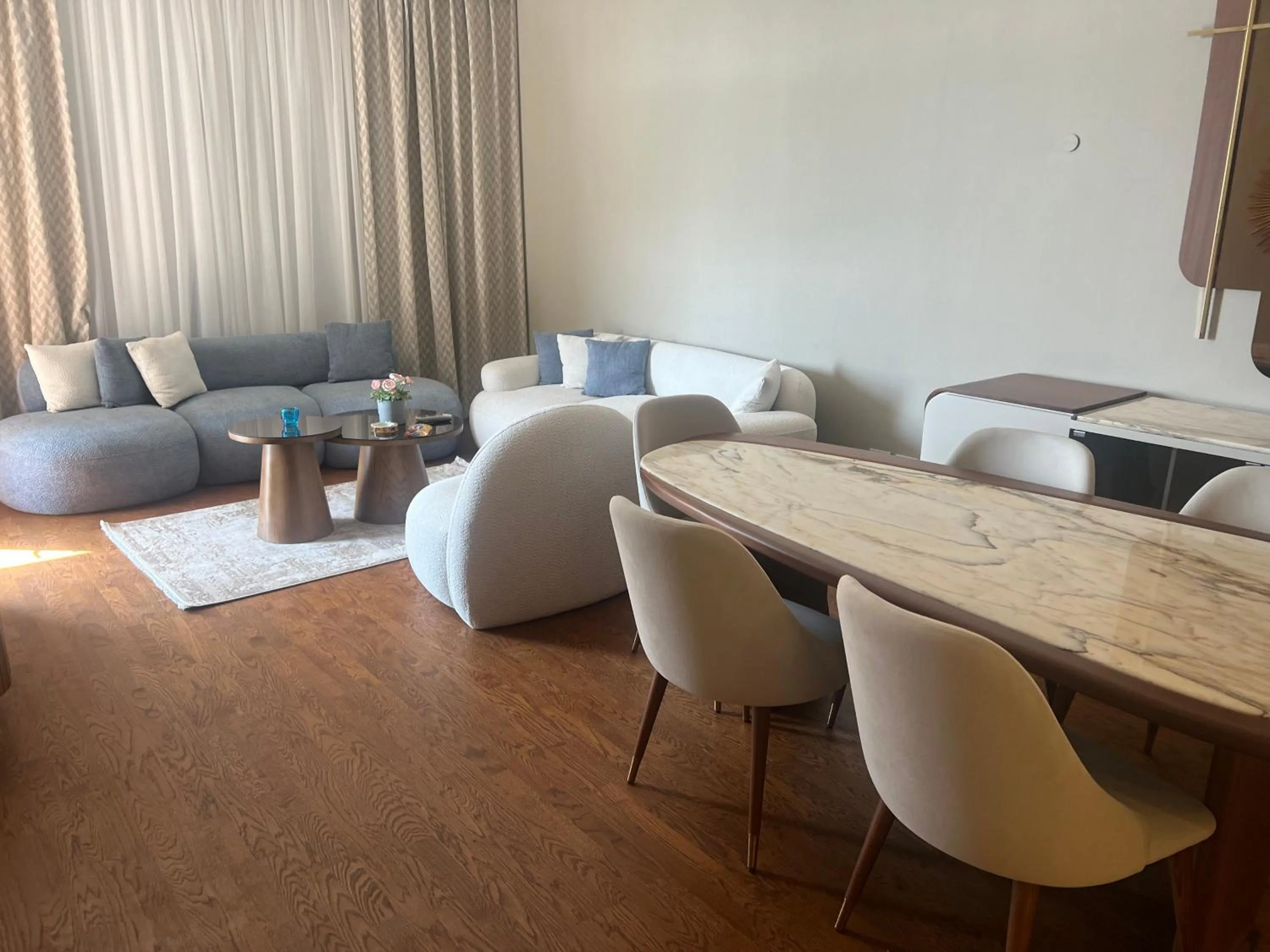 Text overlay in Luxury stay