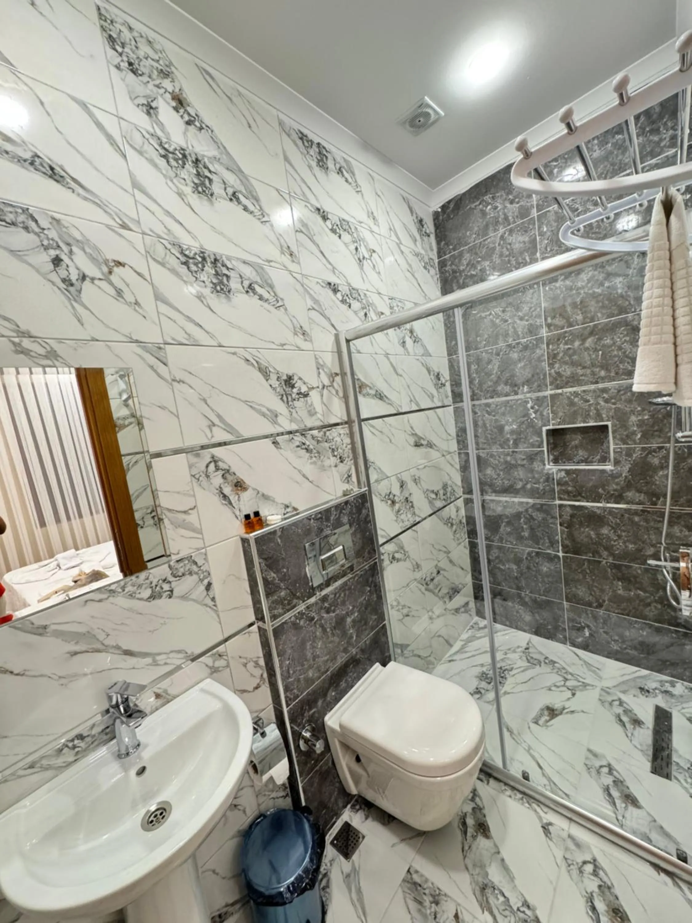 Shower in Riverside Hotel