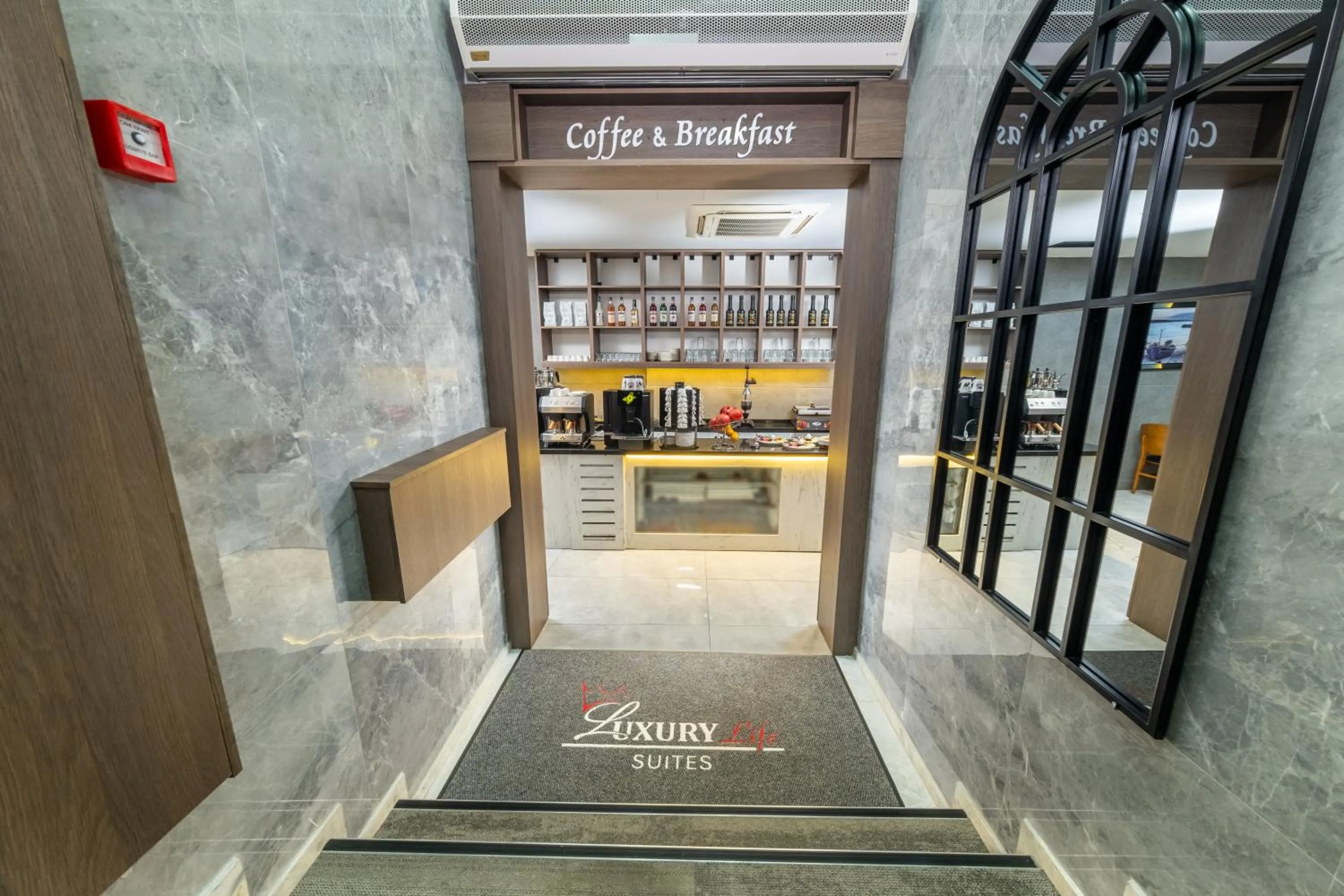 Restaurant/places to eat in Luxury Life Suites