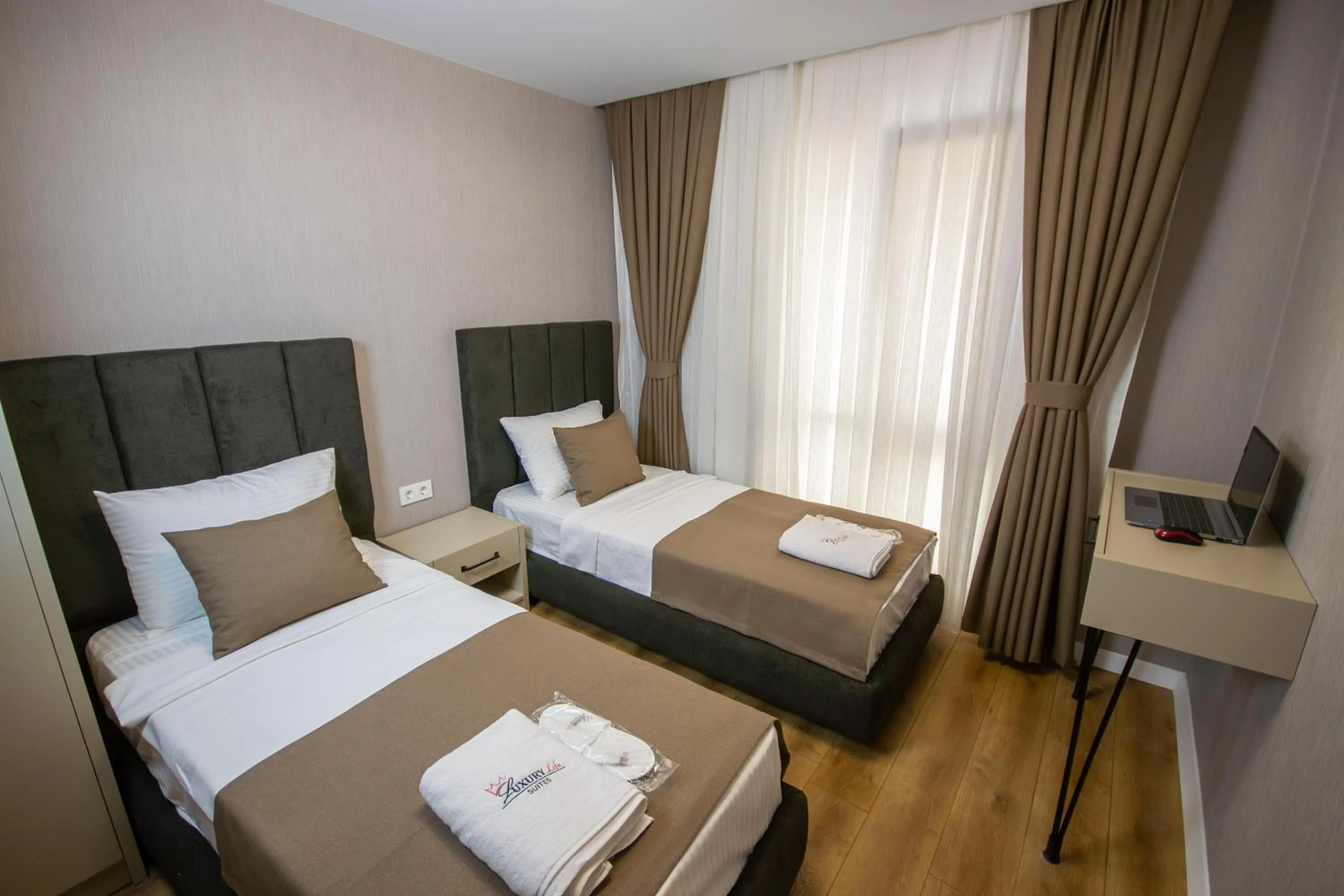 Bedroom, Bed in Luxury Life Suites