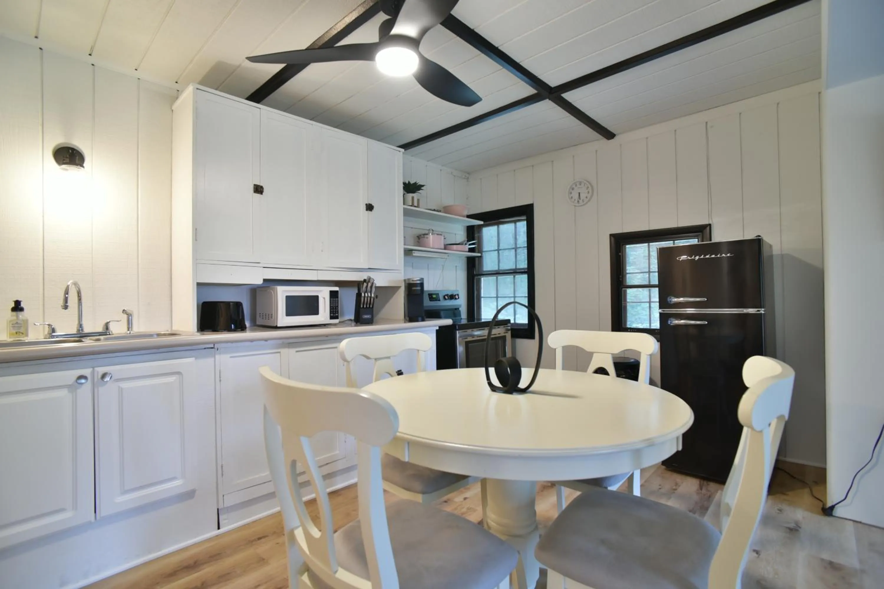 Kitchen or kitchenette in Showboat Hotel