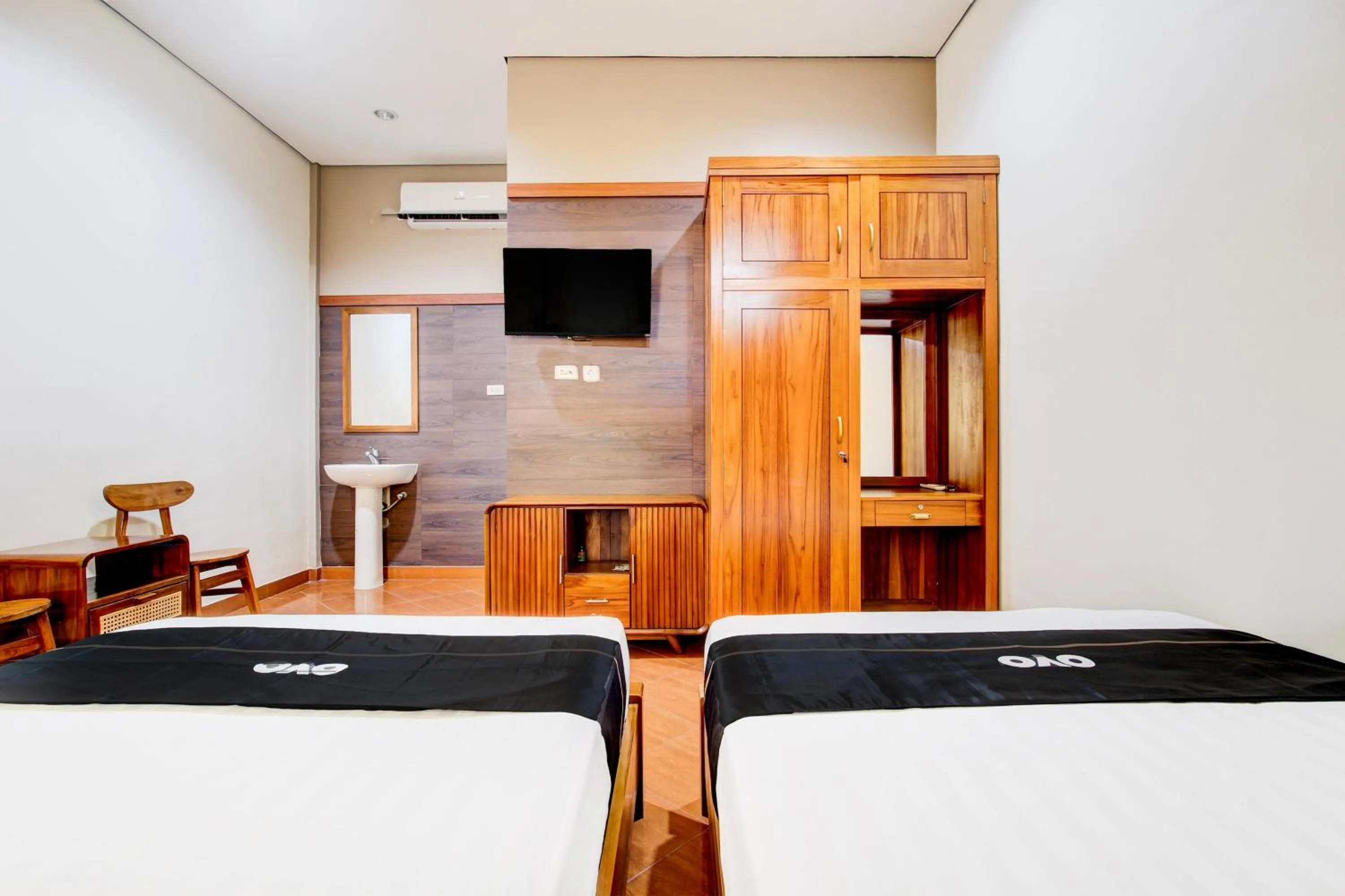 Bedroom in Capital O 93994 Dalem Kamulyan Syariah Guest House
