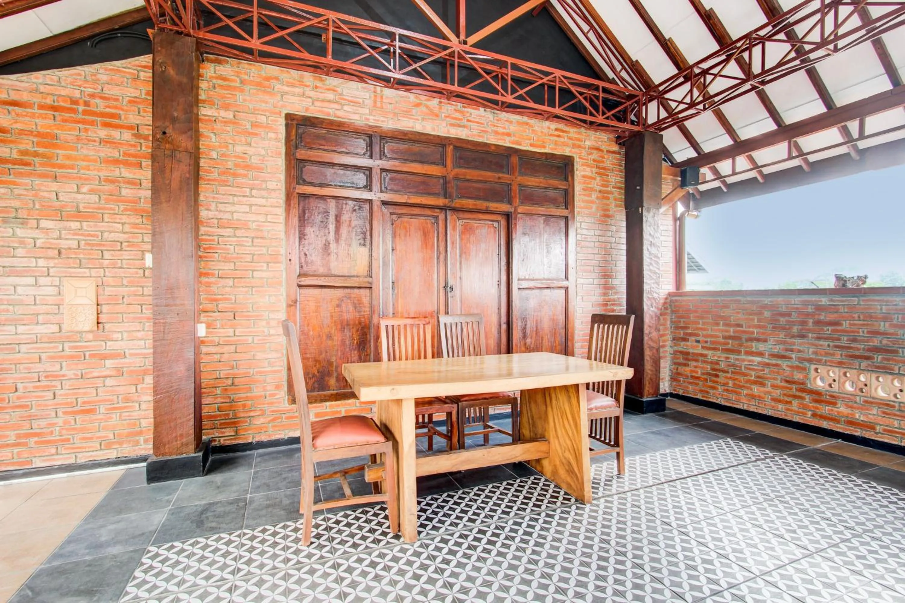 Lobby or reception in Capital O 93994 Dalem Kamulyan Syariah Guest House