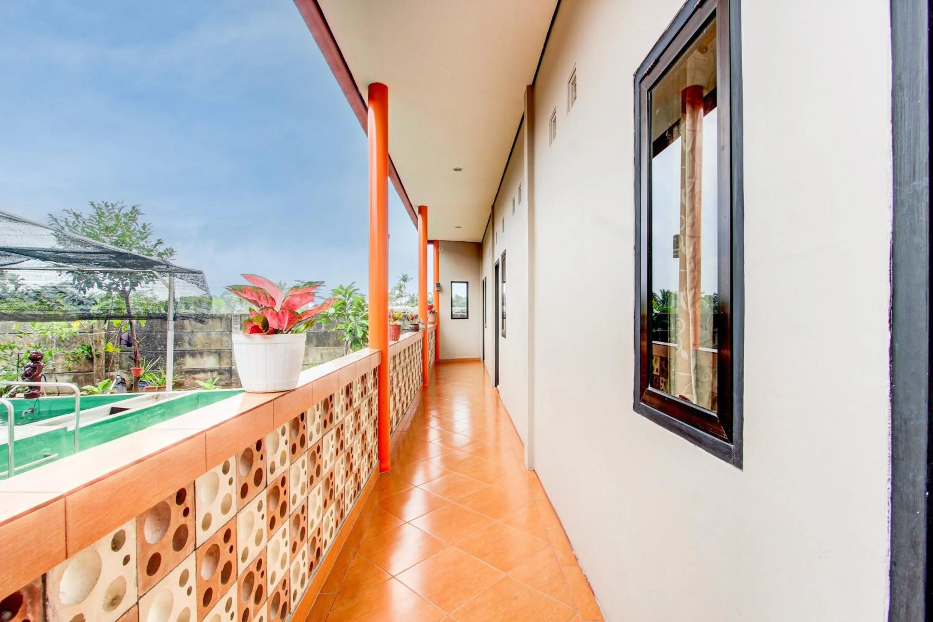 Lobby or reception in Capital O 93994 Dalem Kamulyan Syariah Guest House