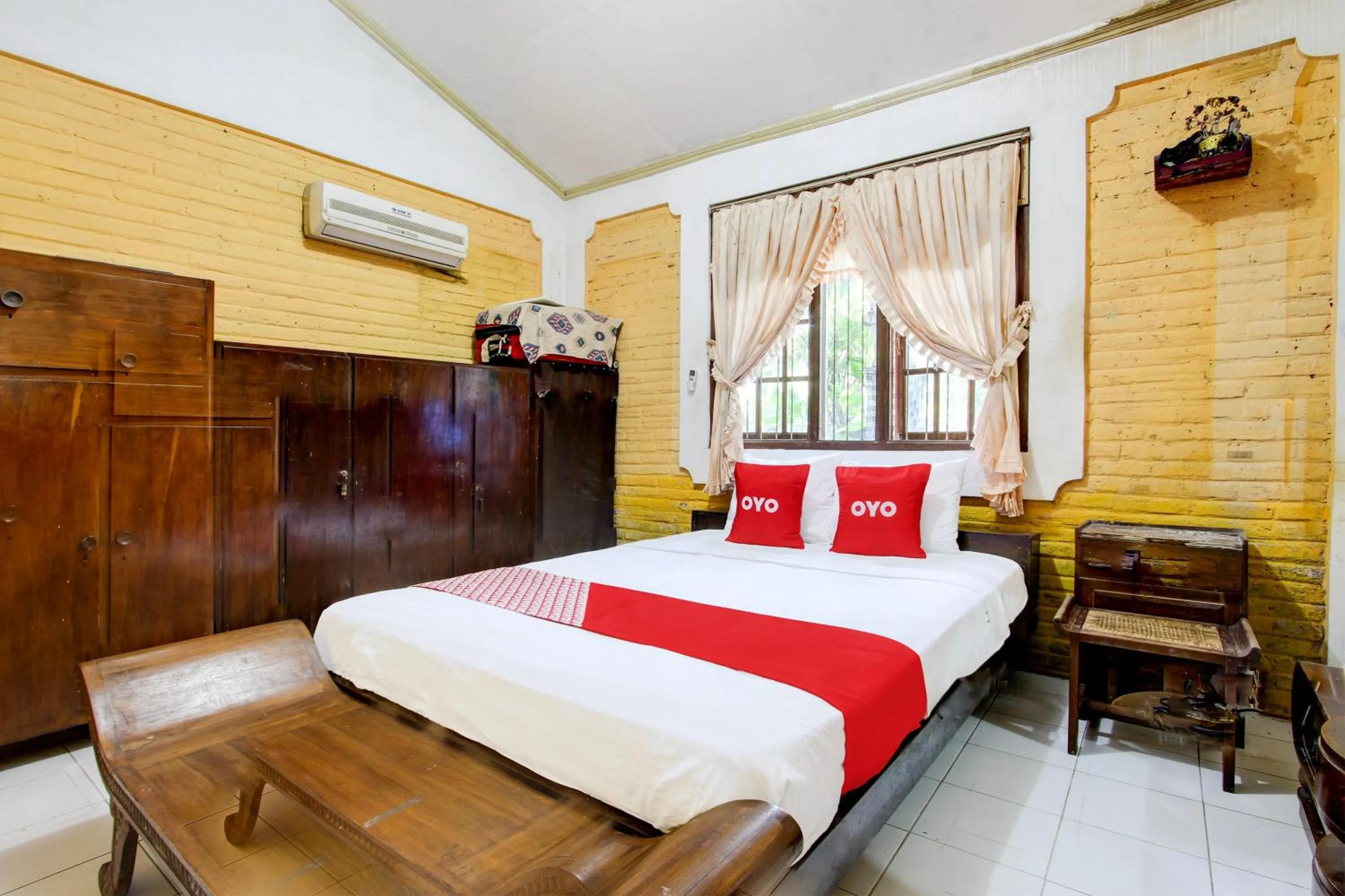 Bedroom, Bed in Hotel O Omah Citra Genia Homestay