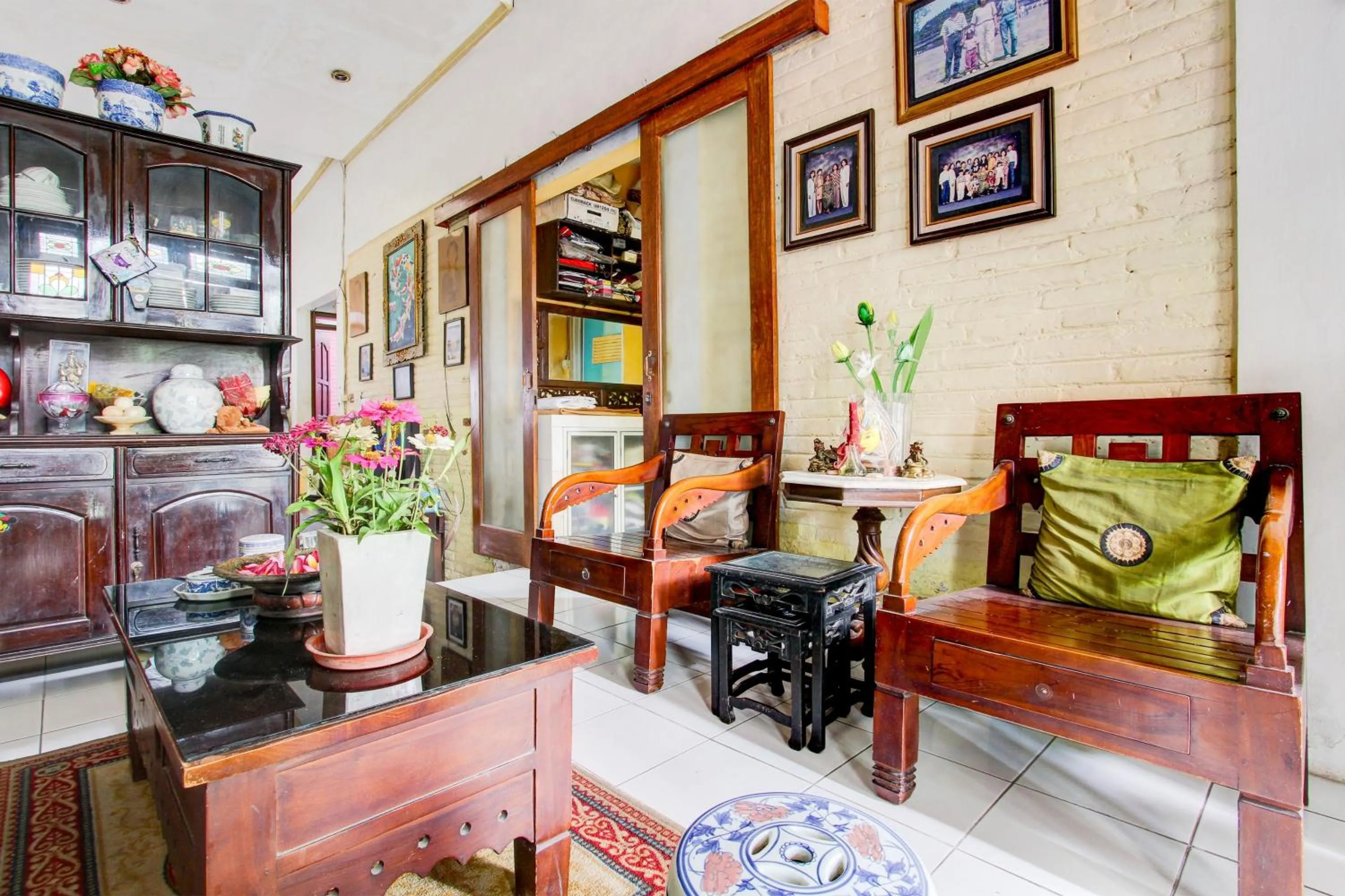 Lobby or reception in Hotel O Omah Citra Genia Homestay